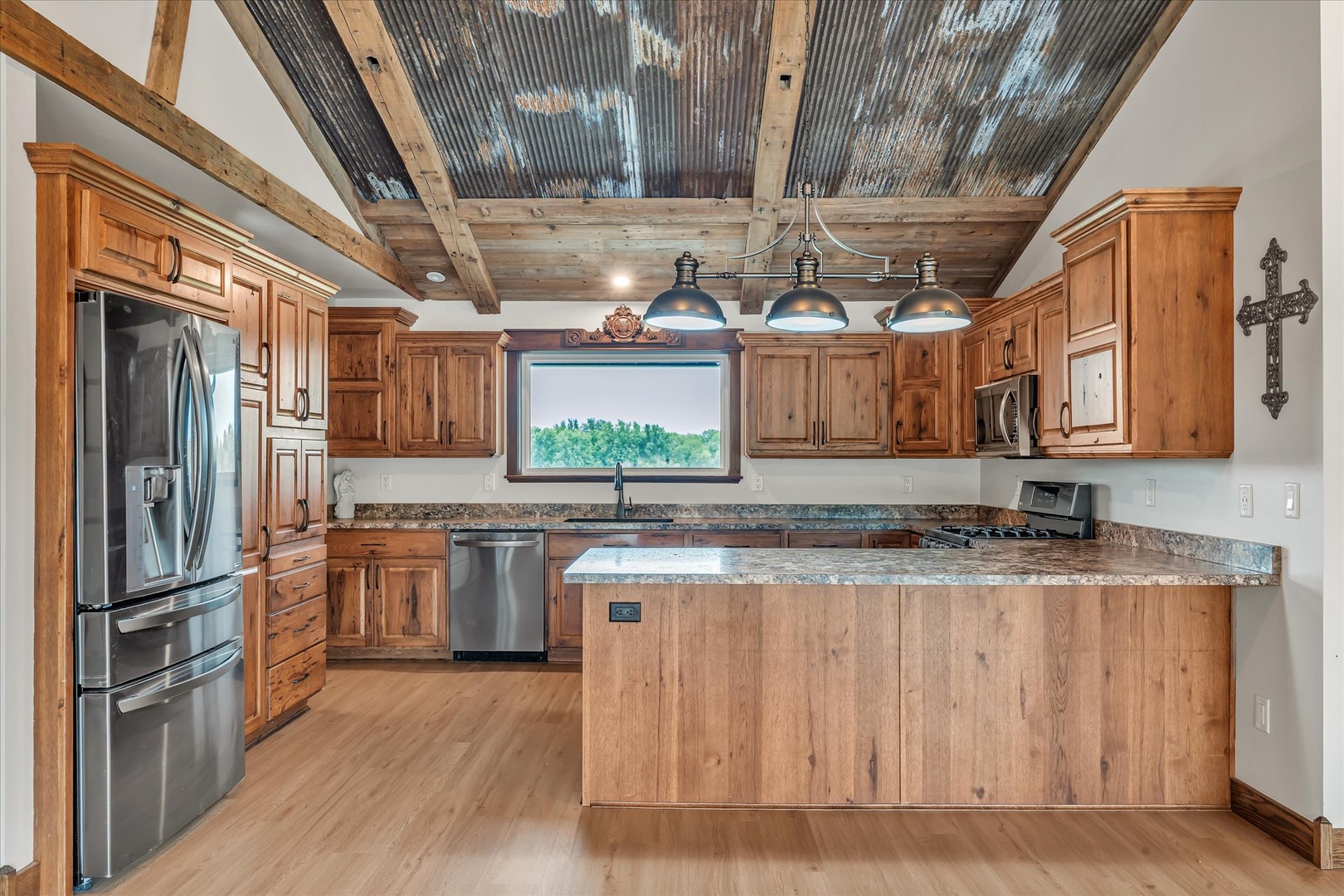 main property photo 11