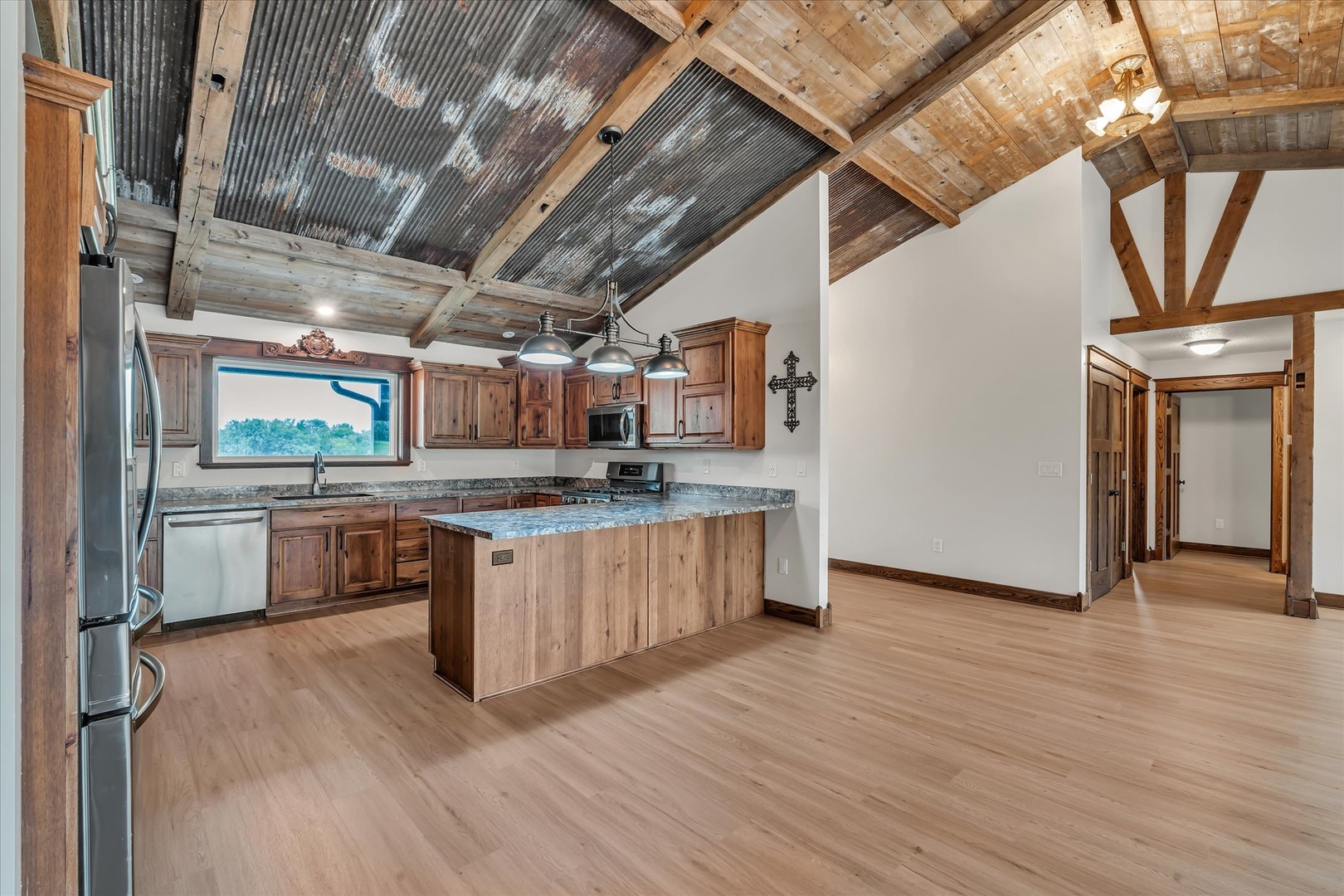 main property photo 12