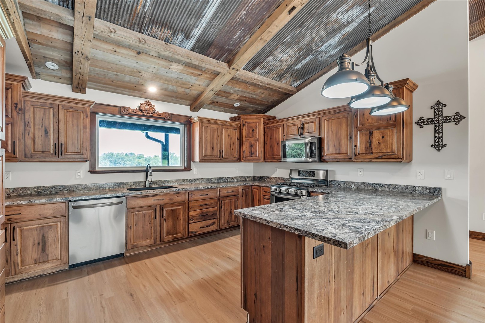 main property photo 14