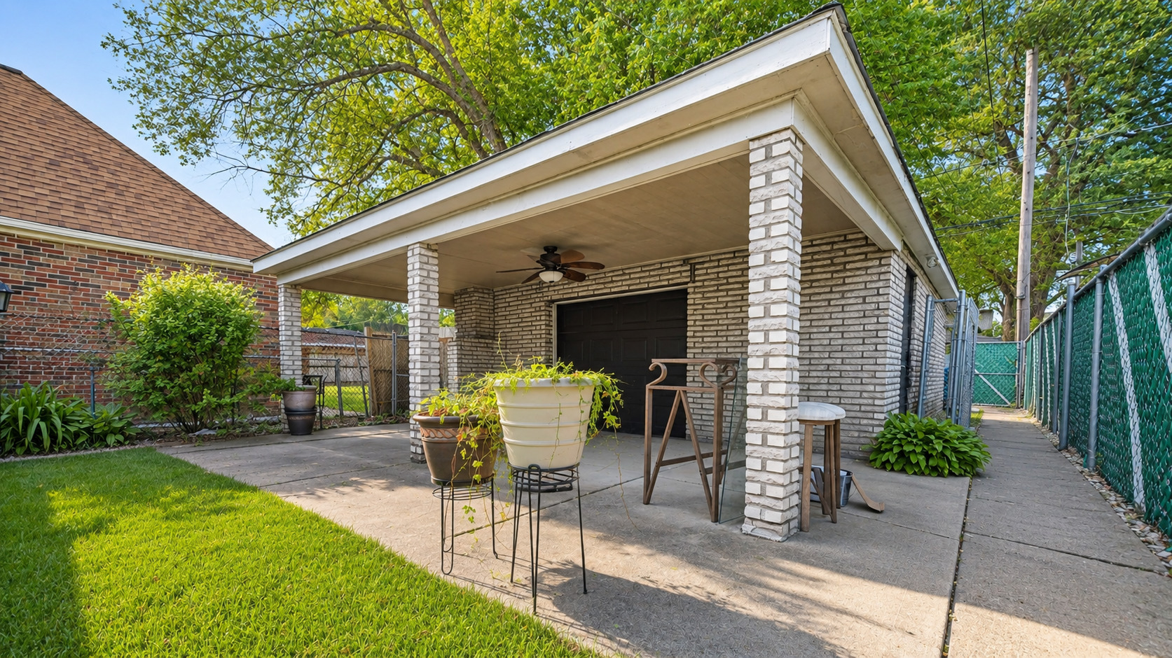 main property photo 16