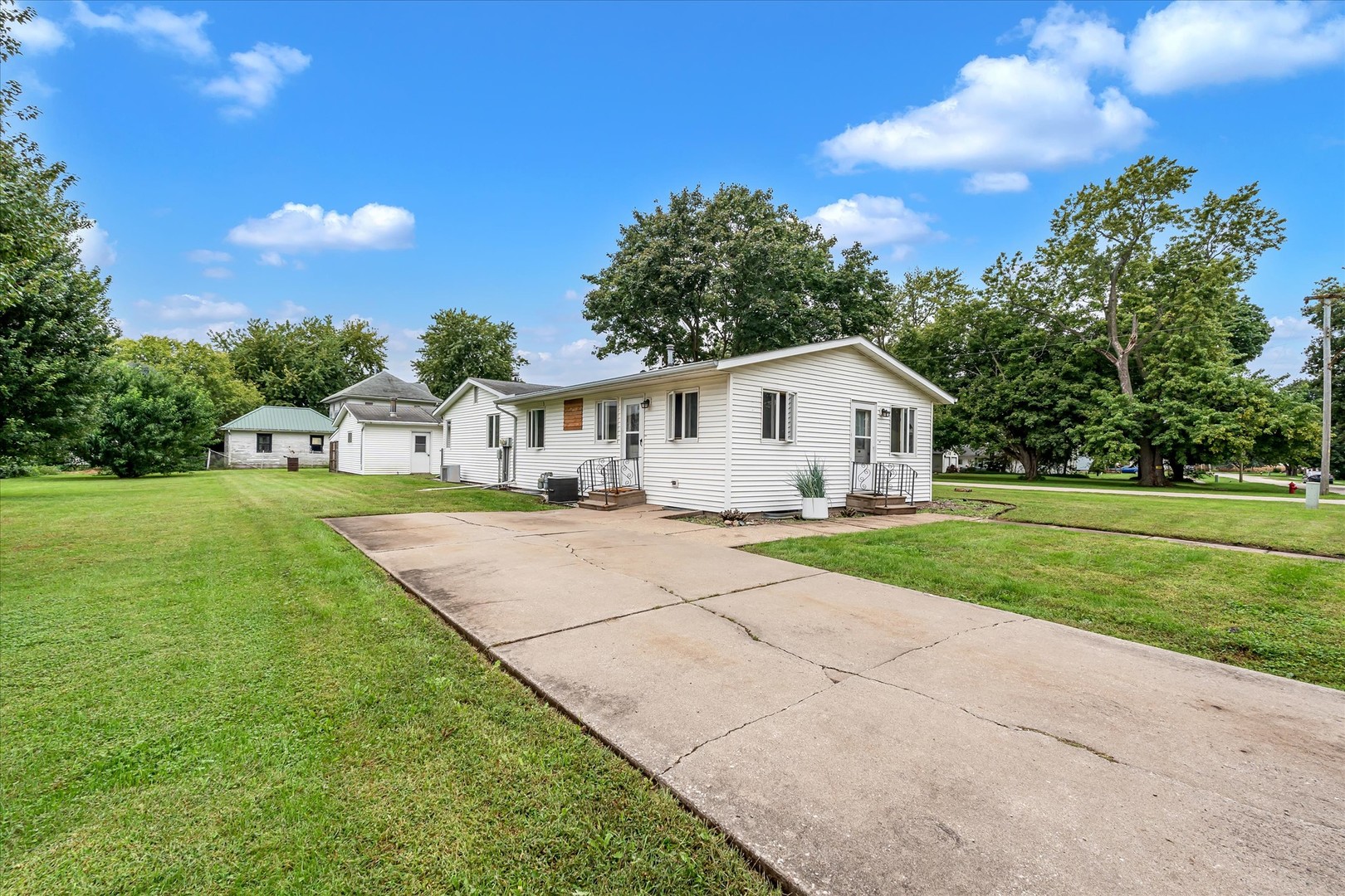 main property photo 6