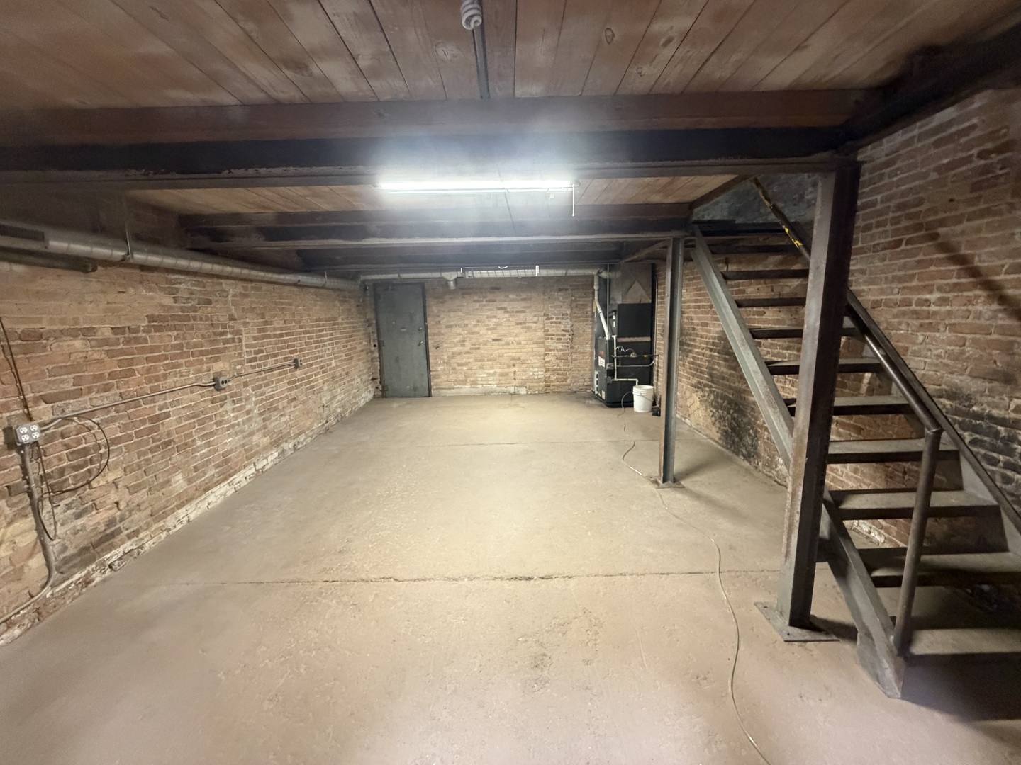 main property photo 11