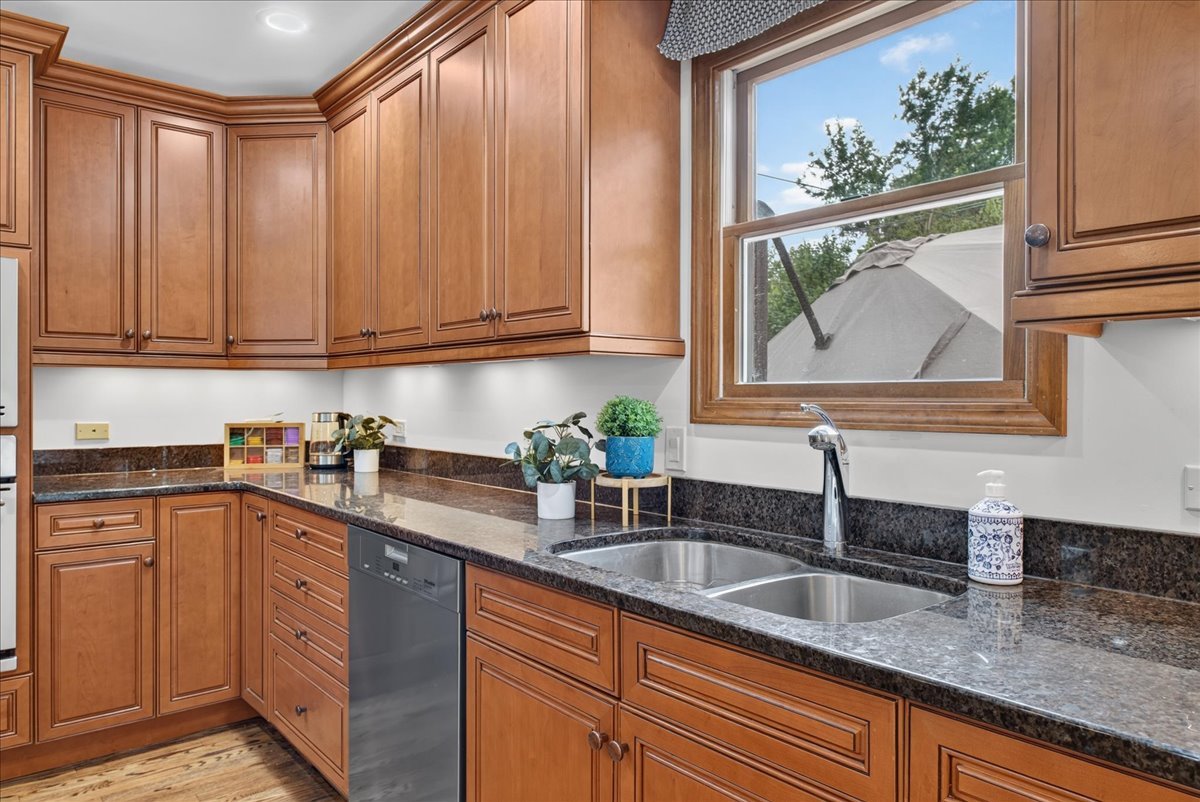 property viewer photo 16