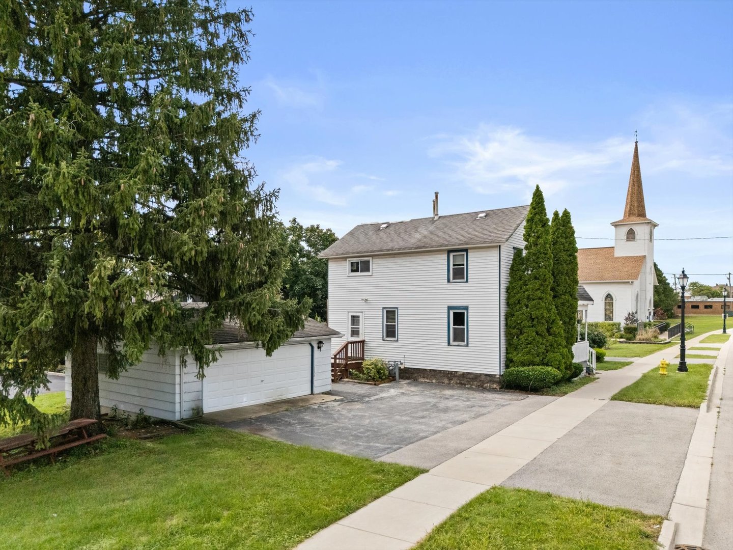 main property photo 17
