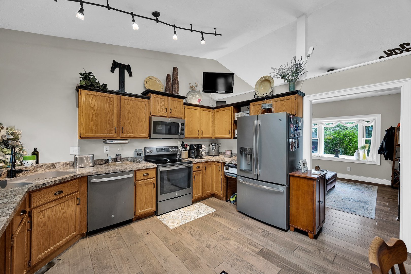 main property photo 7