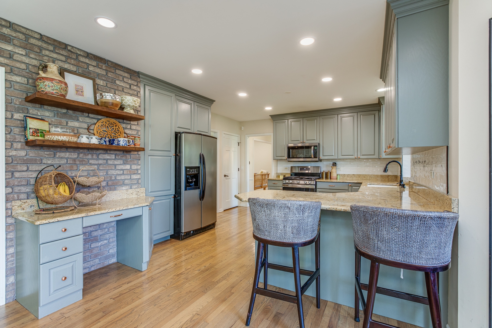 main property photo 6