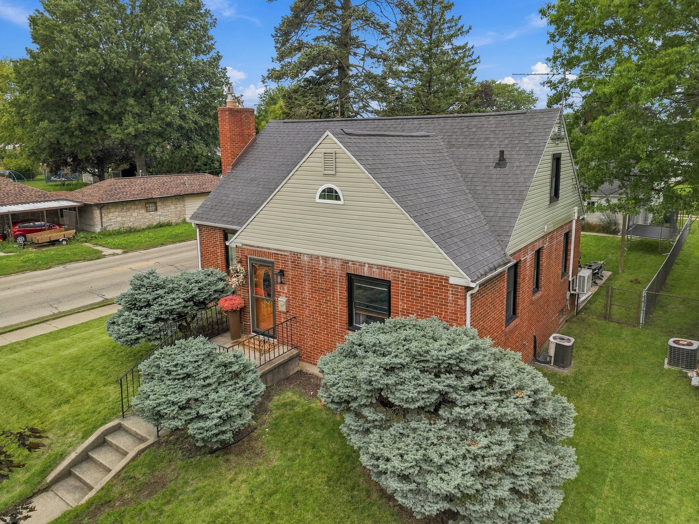 main property photo 31