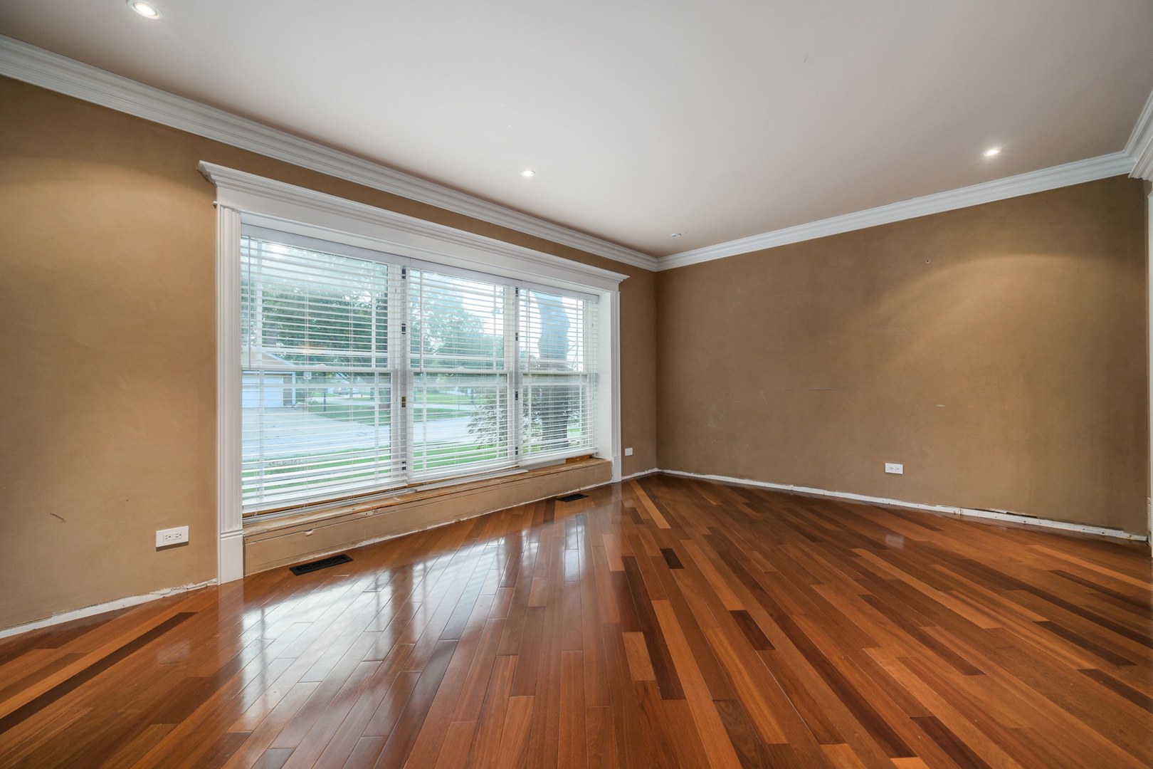 property viewer photo 3