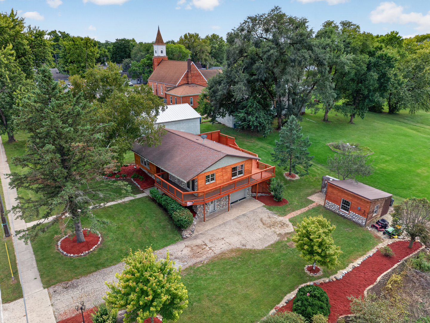 main property photo 9