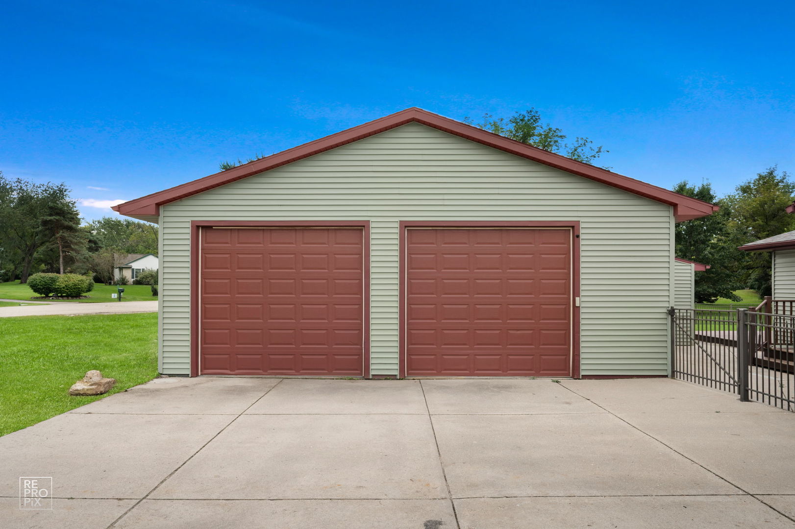 main property photo 20