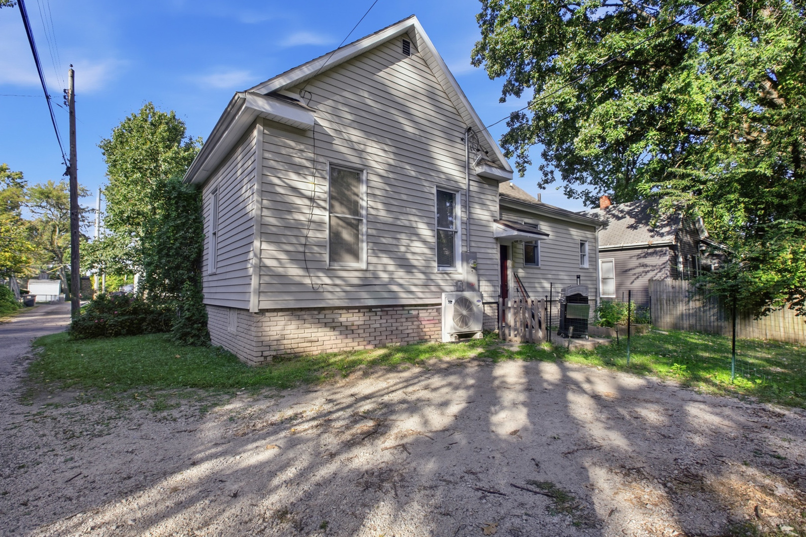 main property photo 16