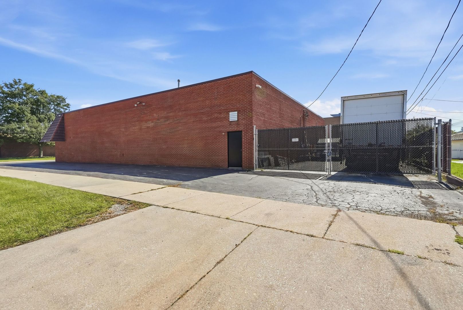 main property photo 32