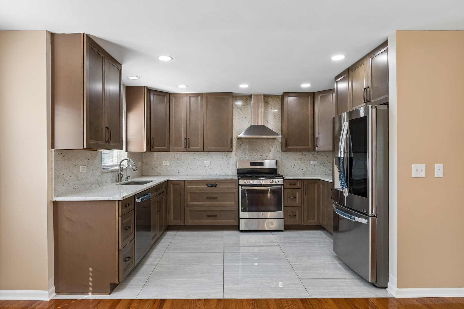 property viewer photo 5