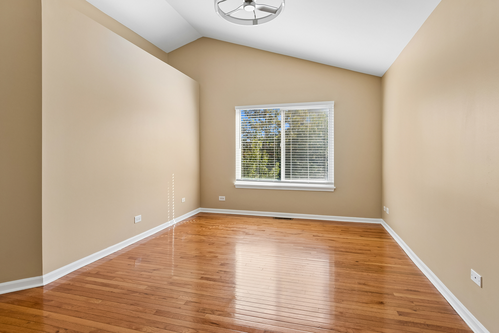 property viewer photo 6