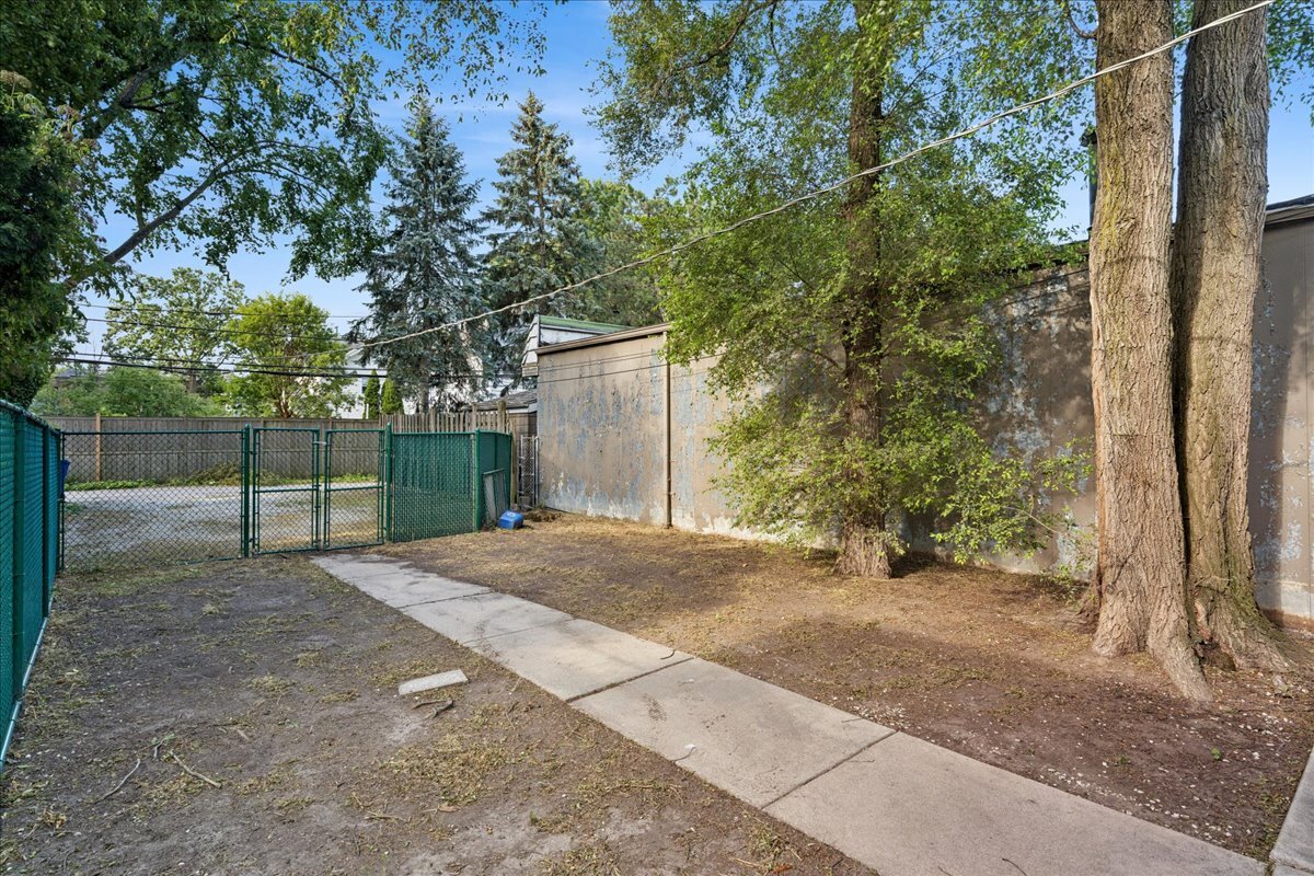 main property photo 13