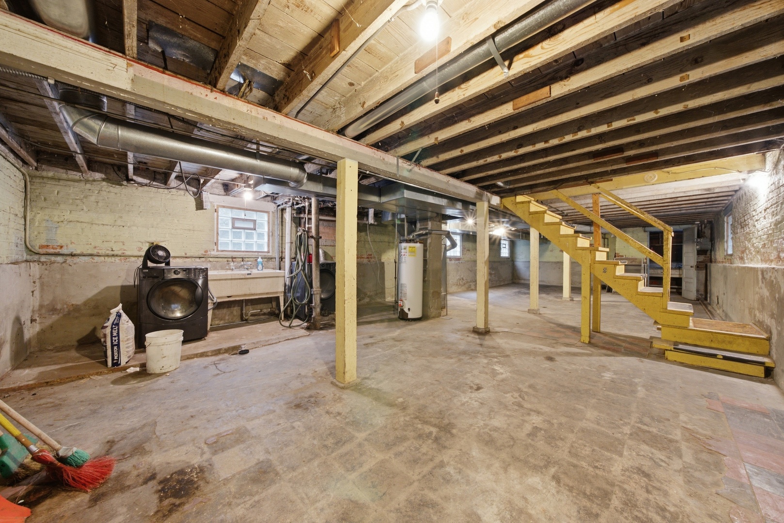 main property photo 28