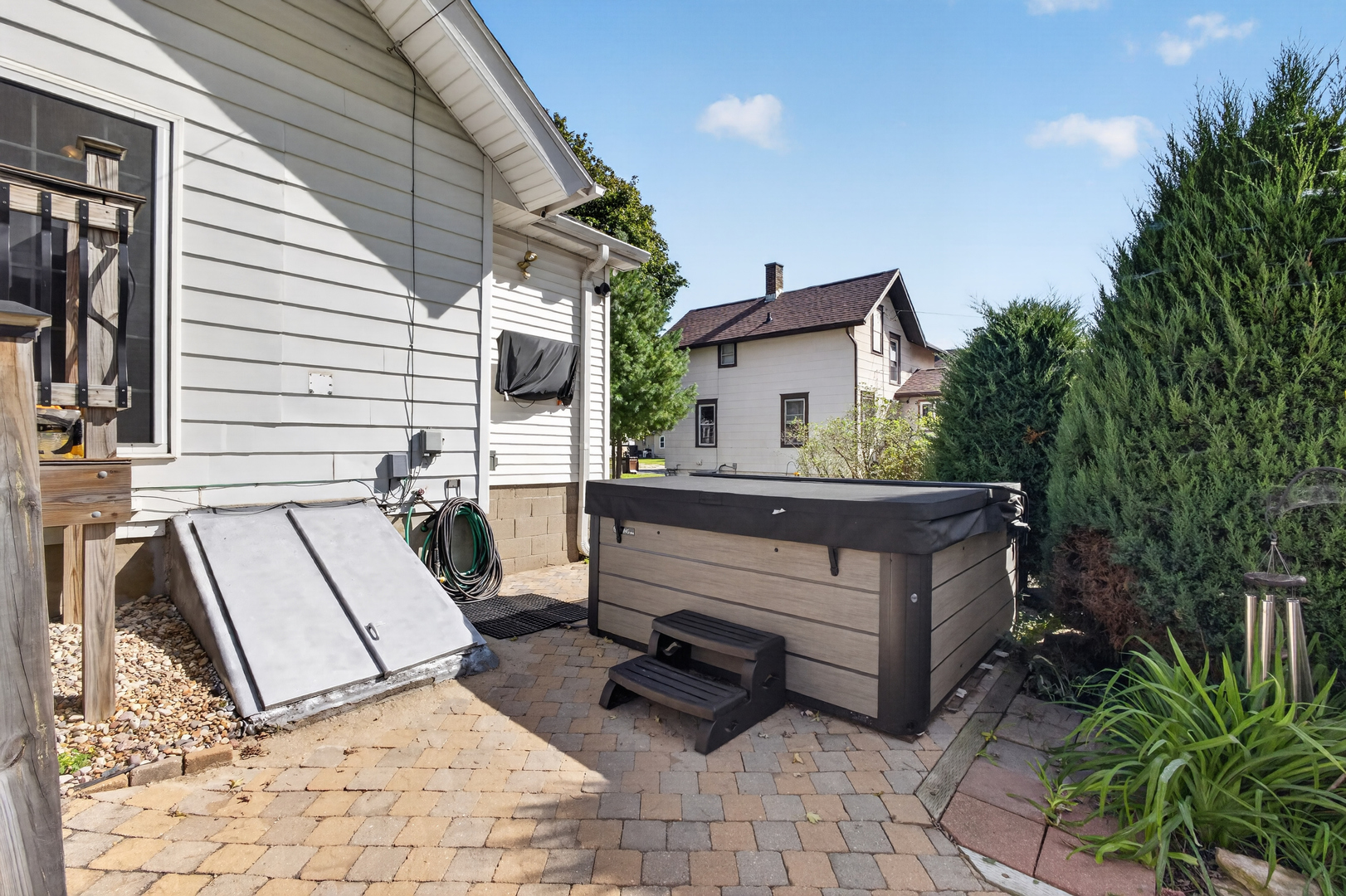 main property photo 23