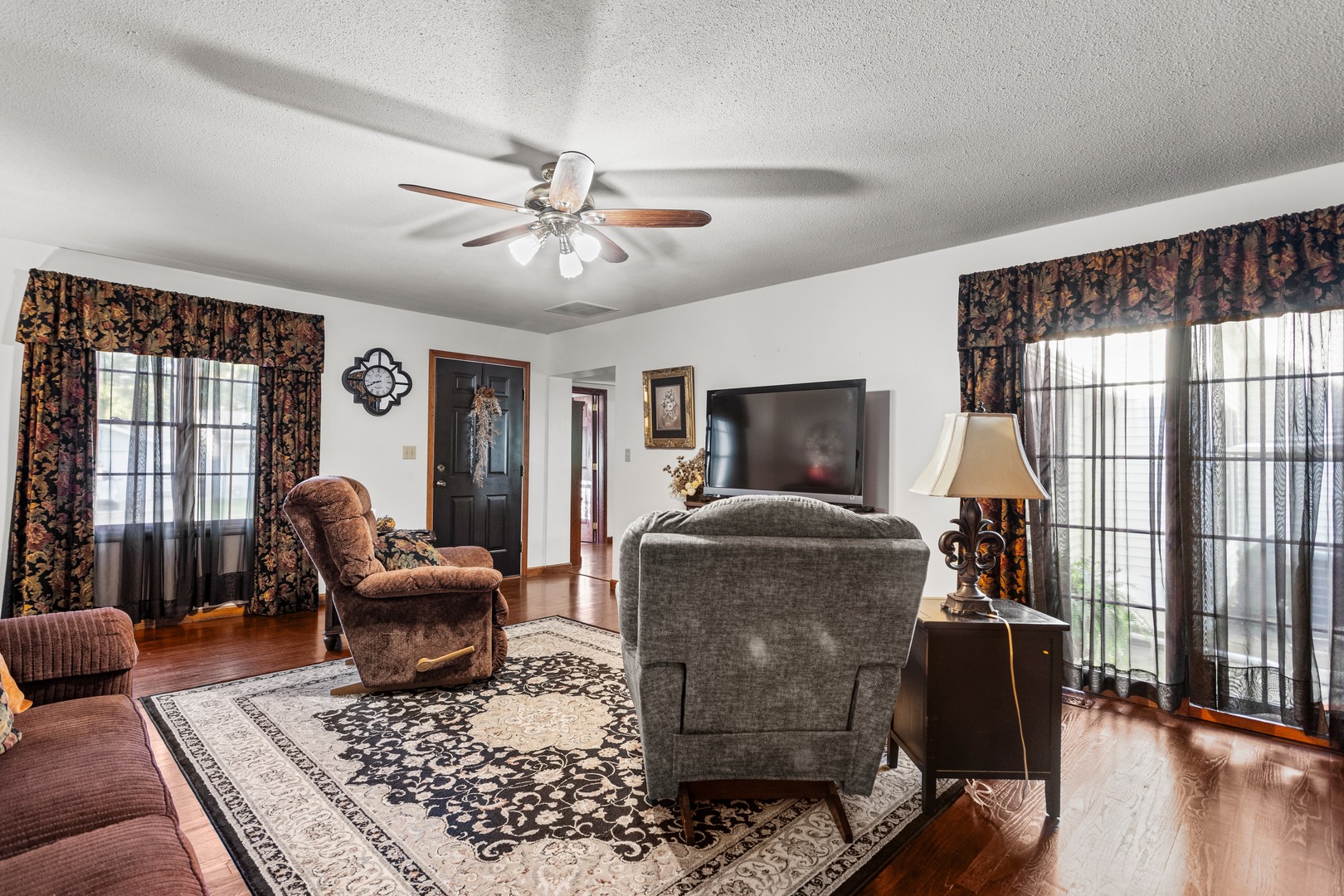main property photo 30