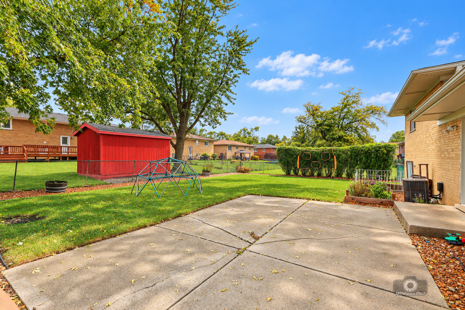 main property photo 23