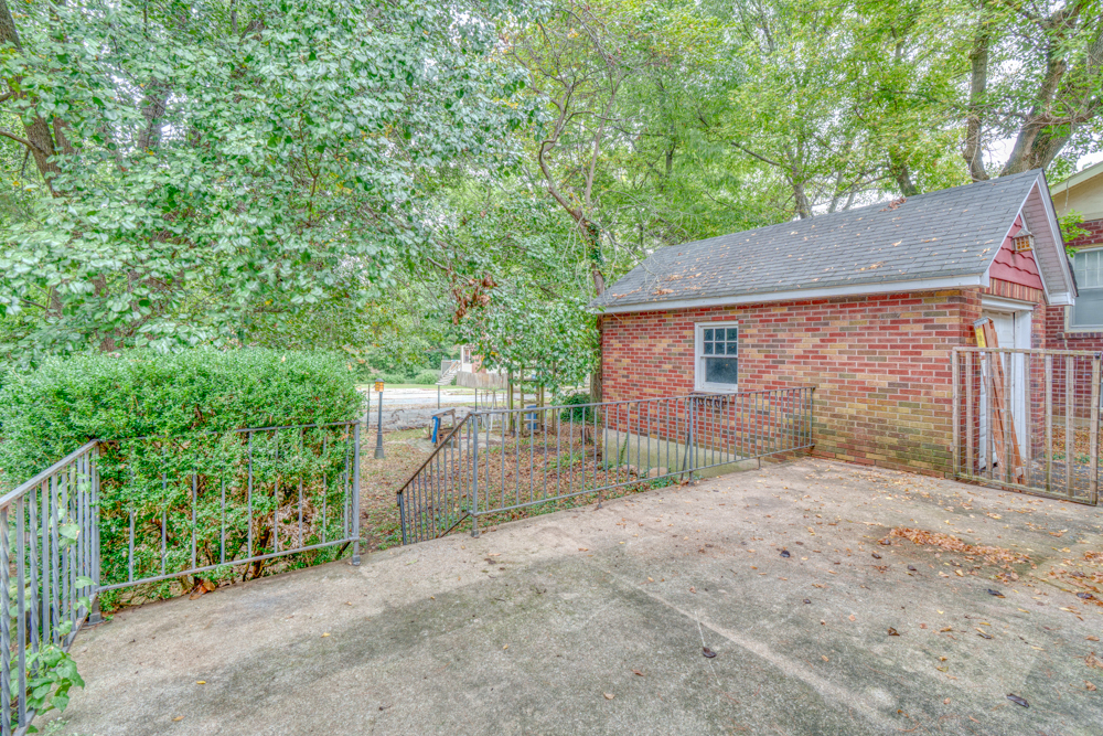 main property photo 31