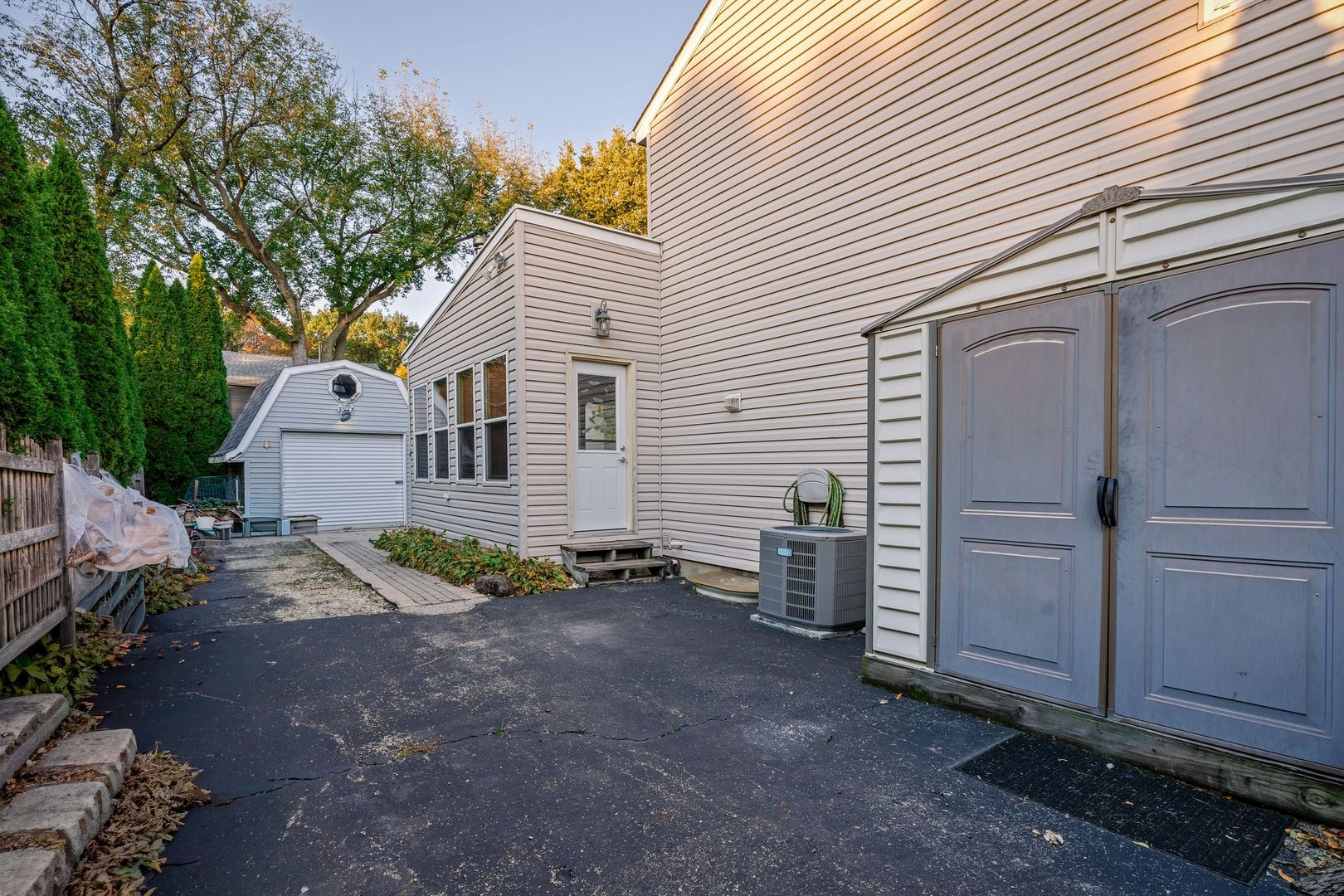 main property photo 37