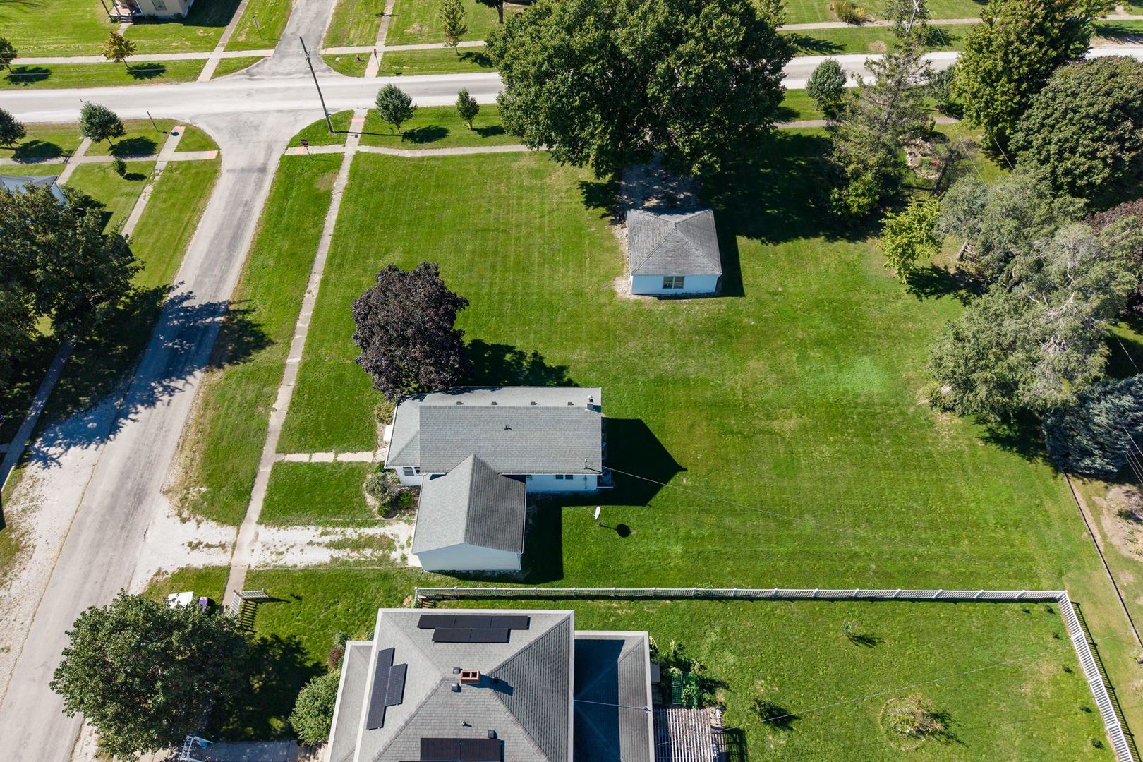 main property photo 28