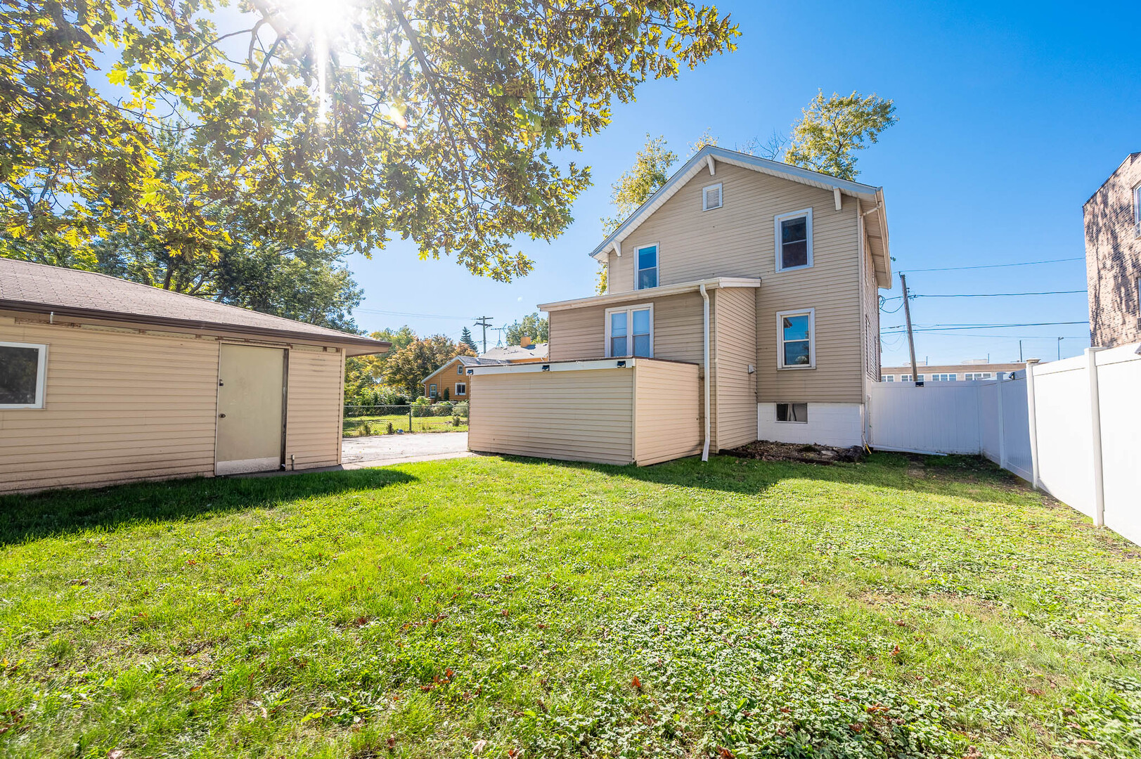 main property photo 14