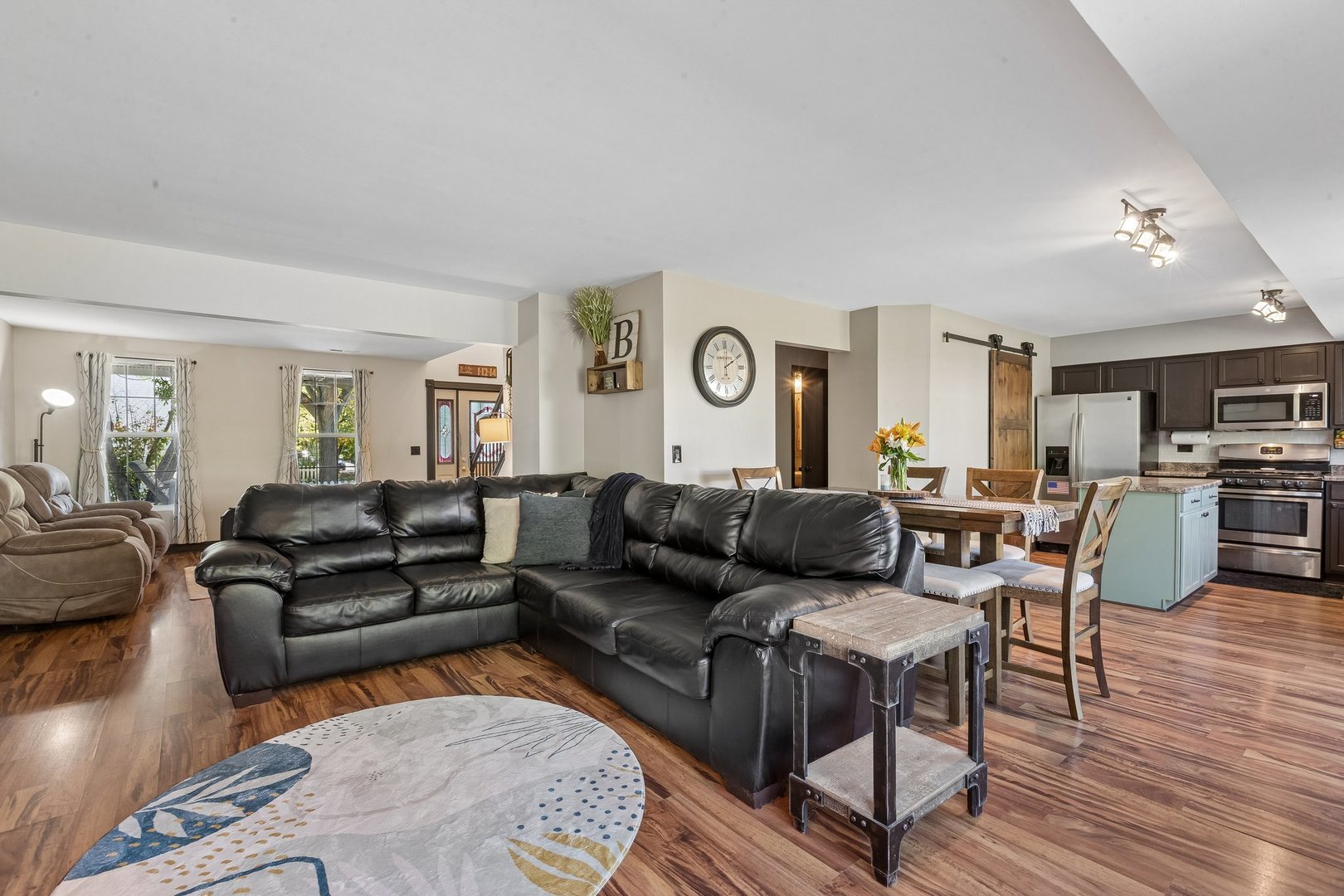main property photo 10
