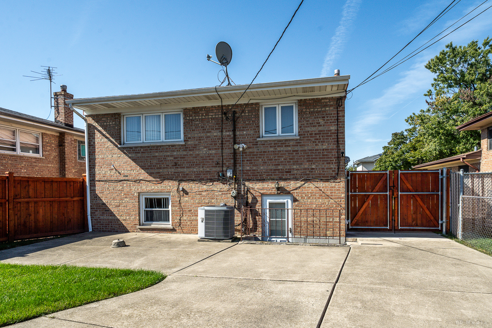 main property photo 23