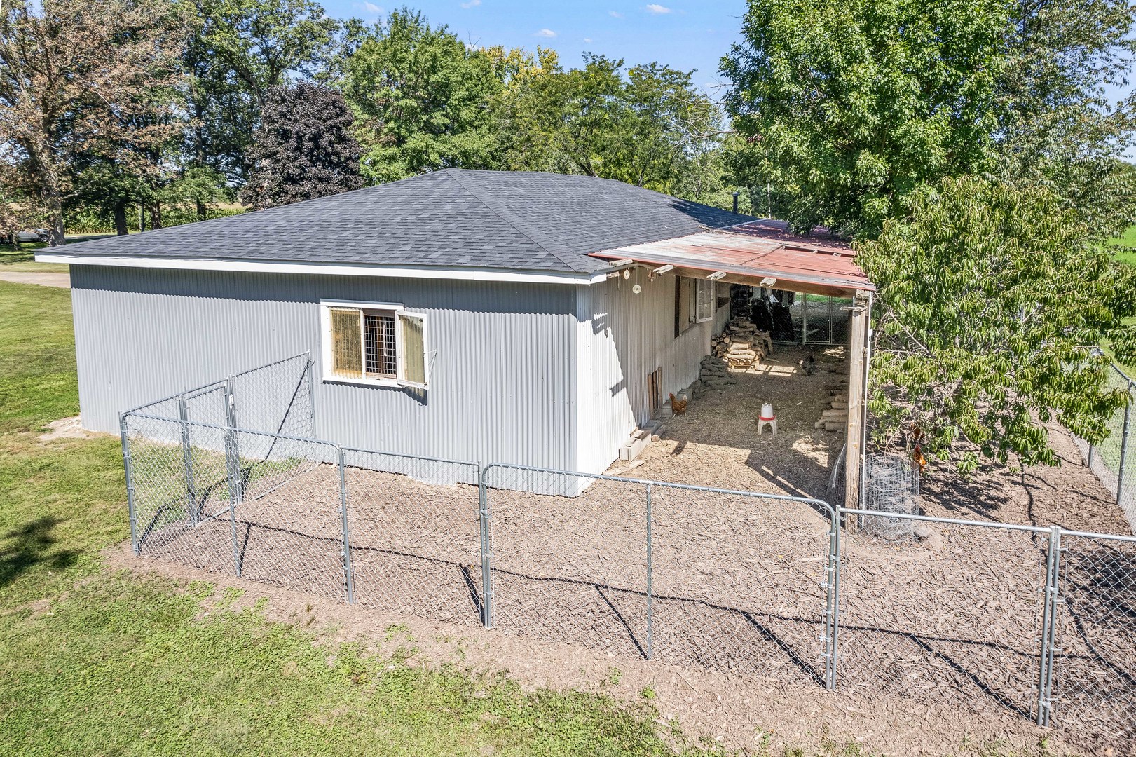 main property photo 30