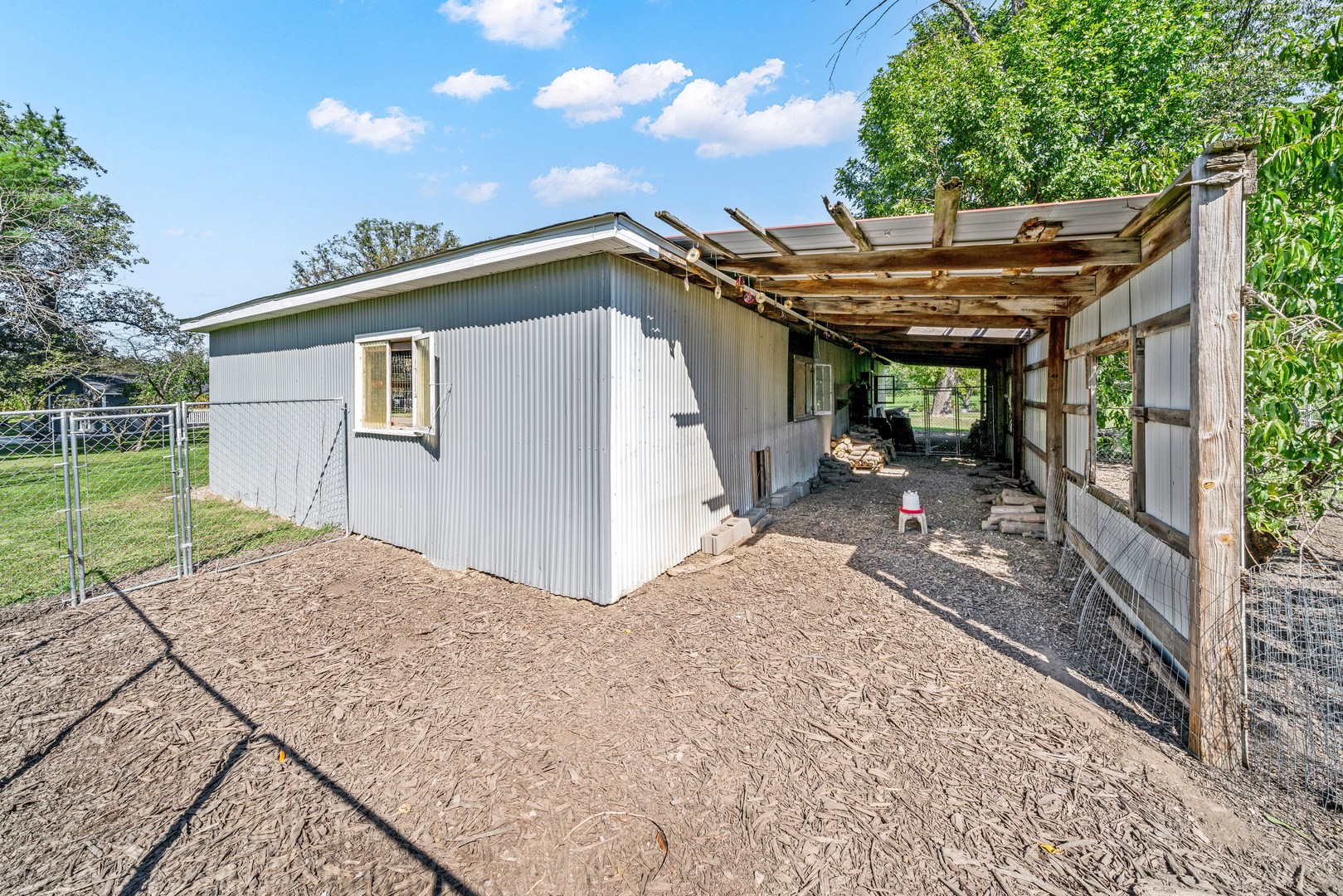 main property photo 32