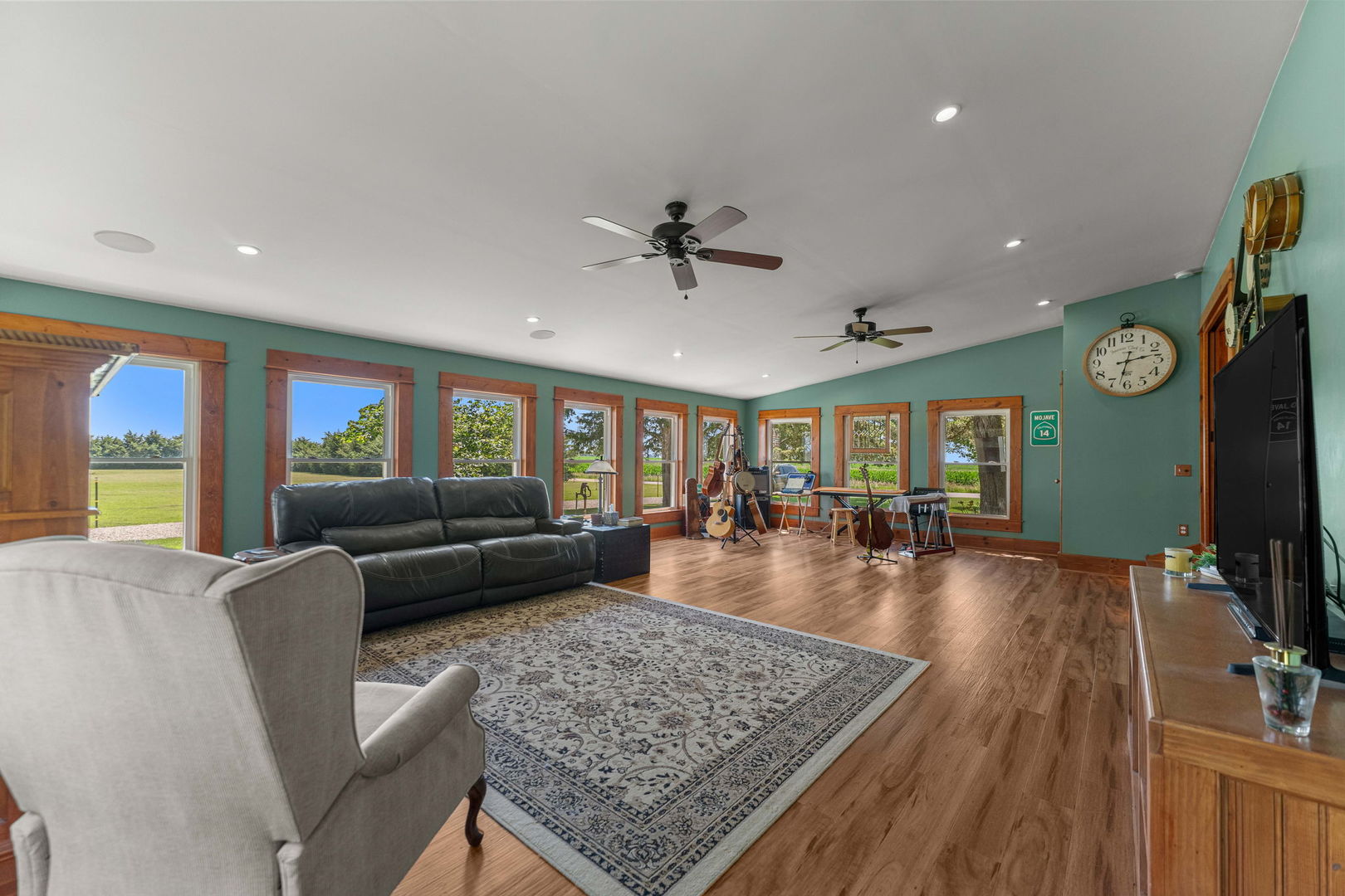 main property photo 11