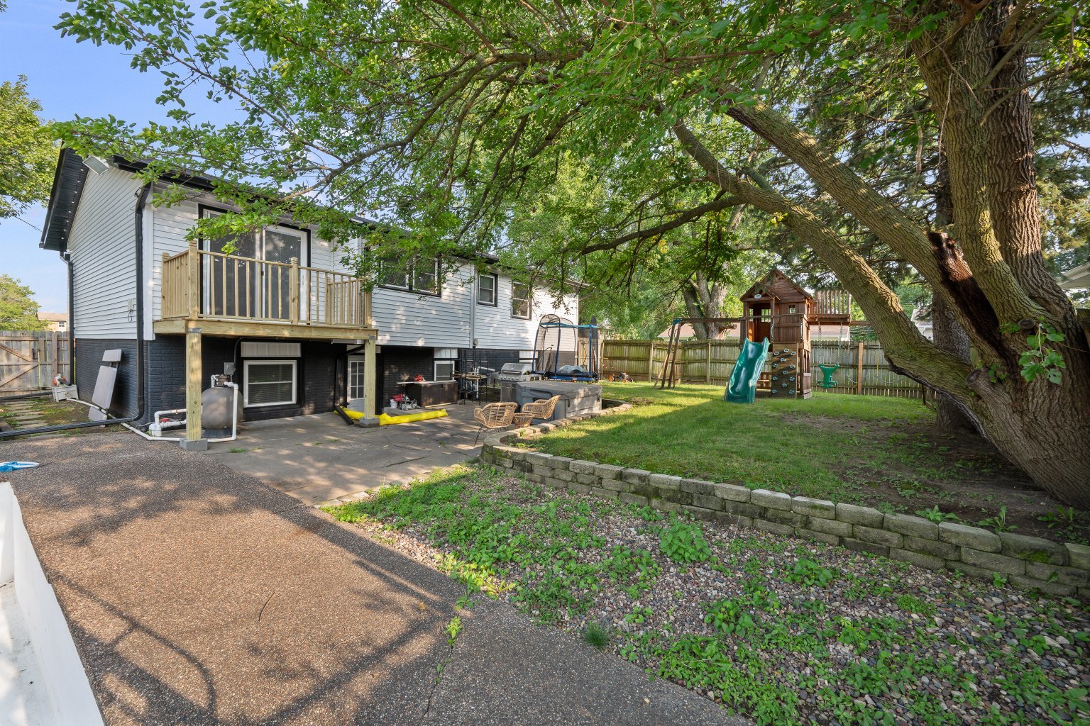 main property photo 37