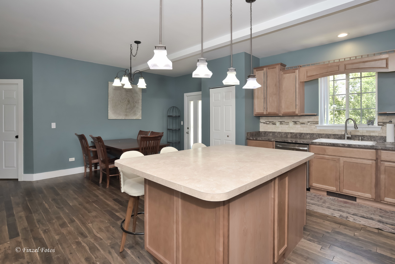 main property photo 4