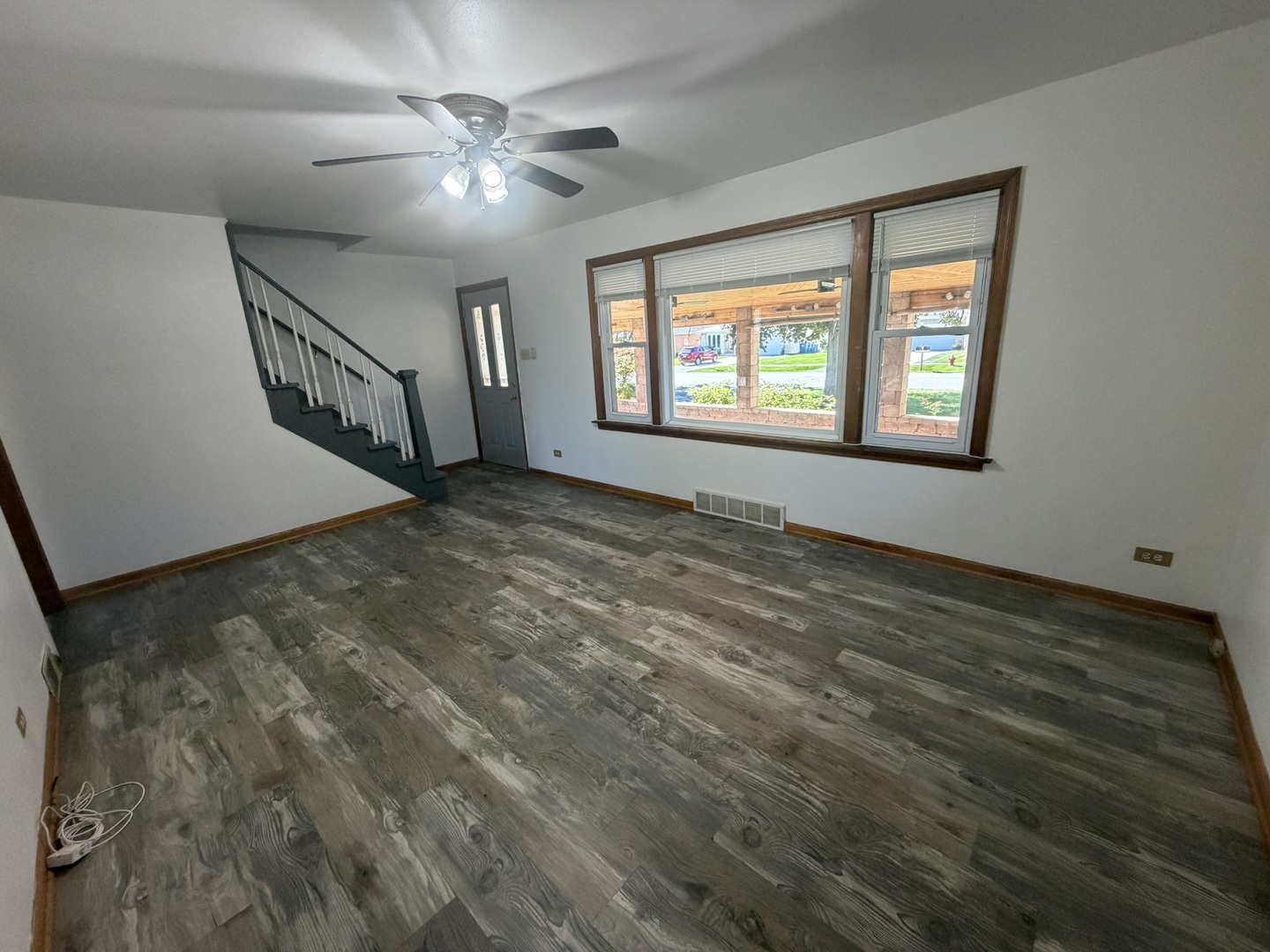 property viewer photo 2