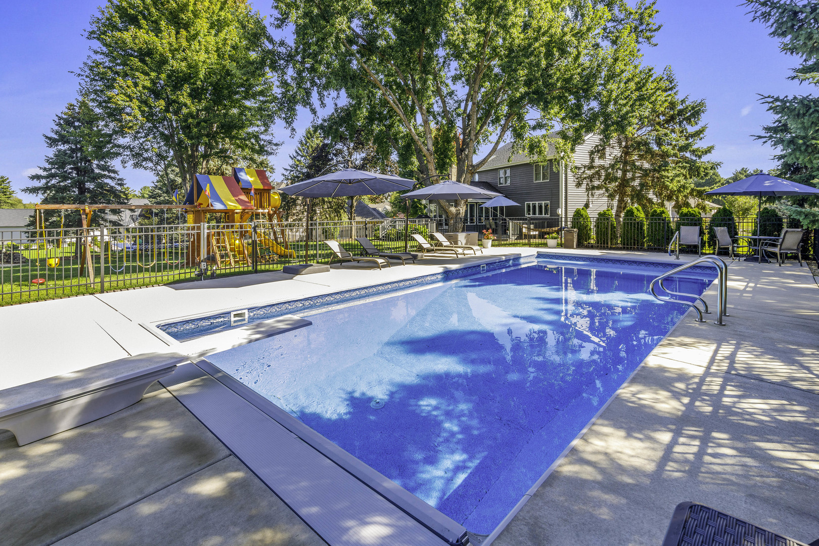 main property photo 50