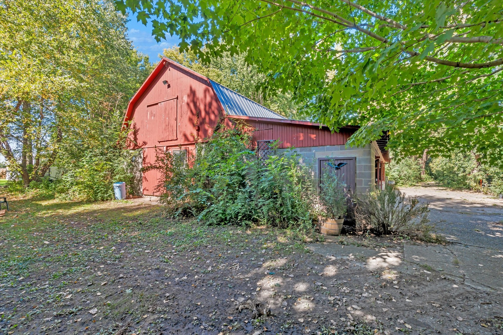 main property photo 45