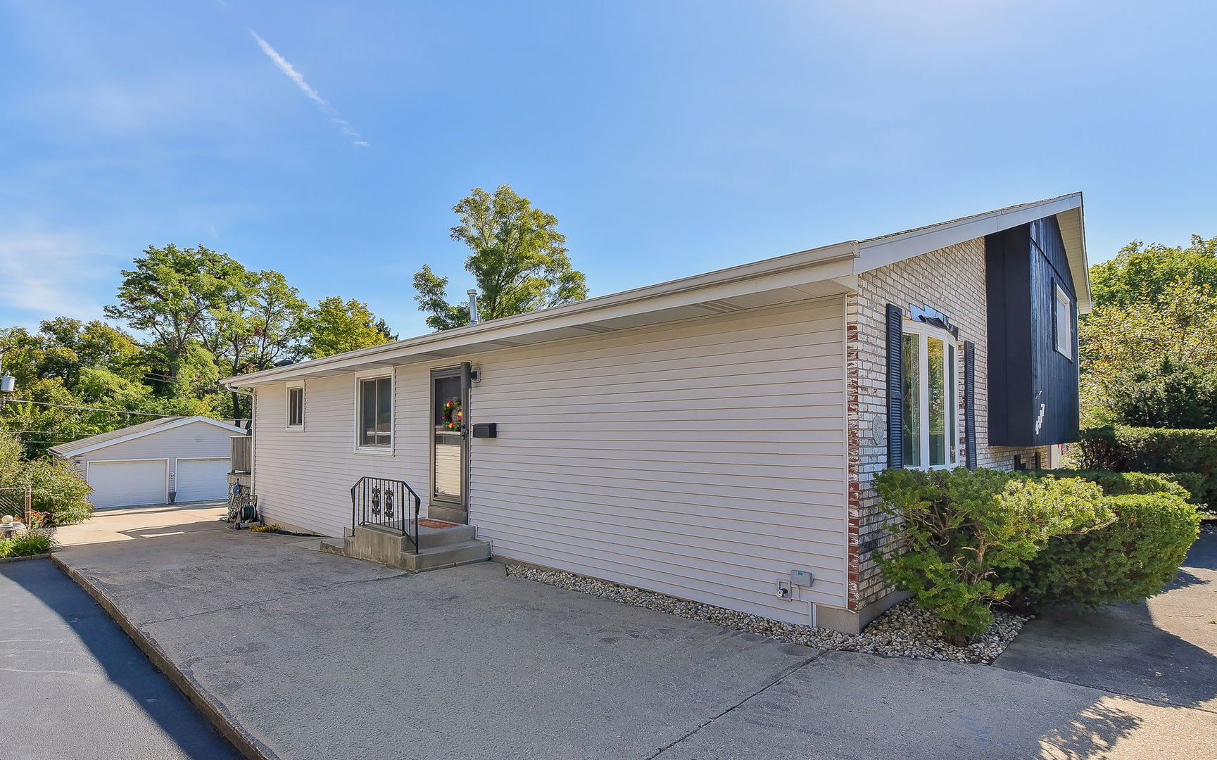 main property photo 9