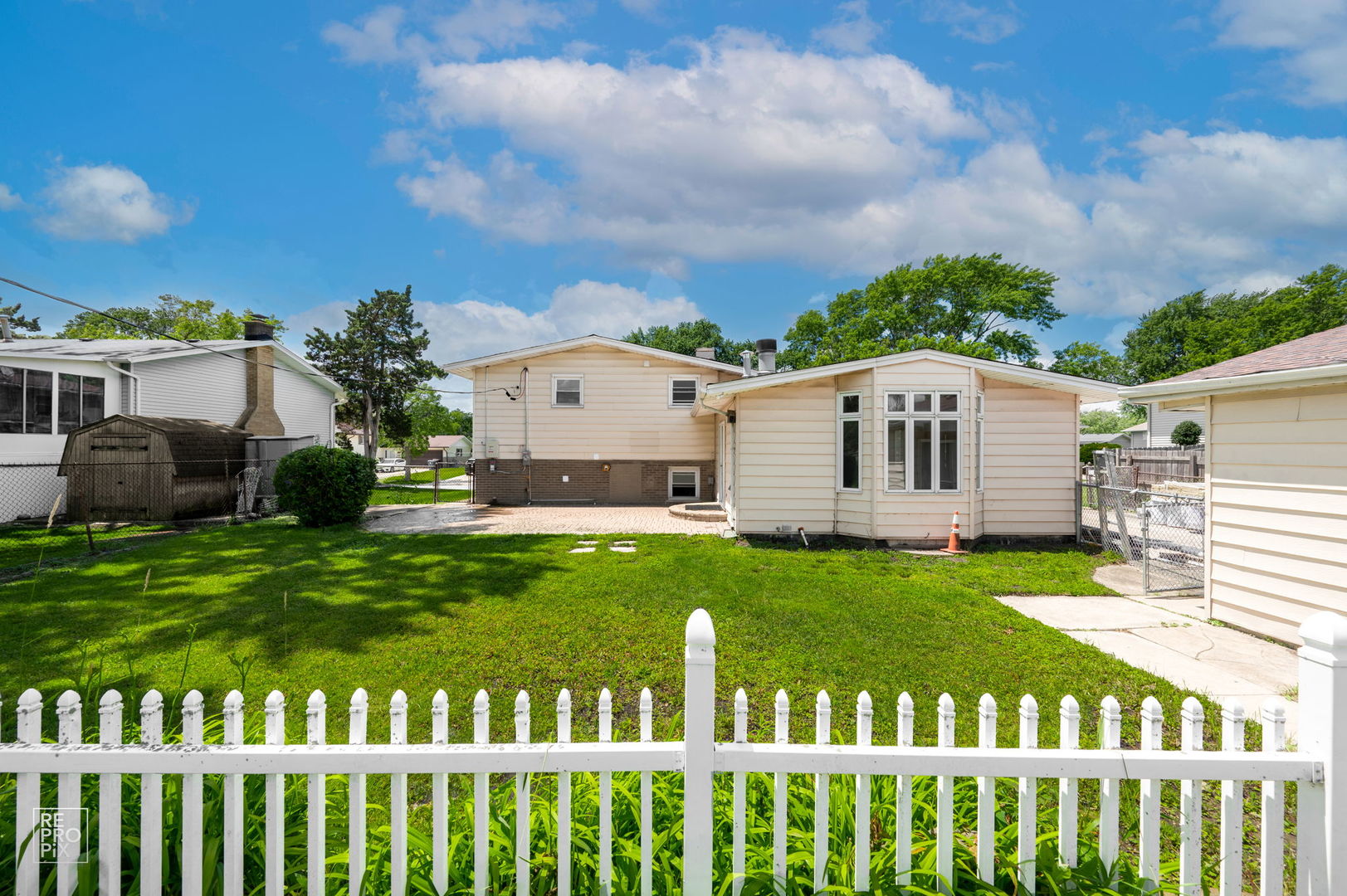 main property photo 9