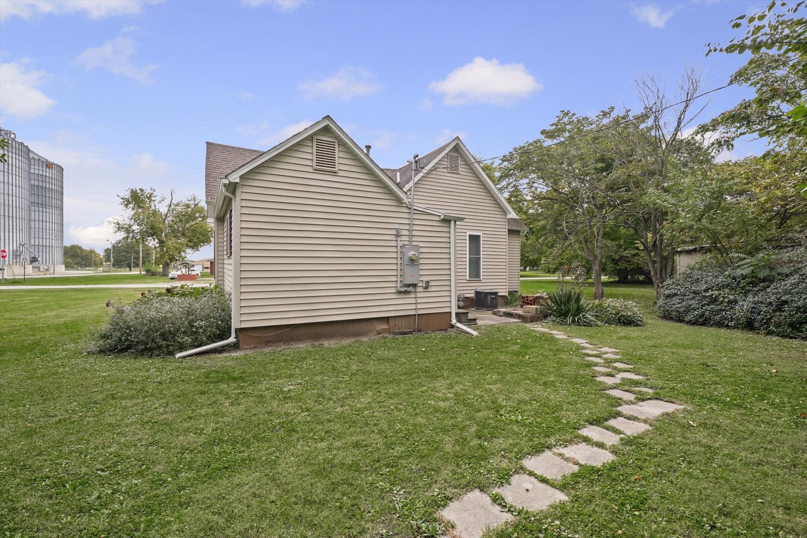 main property photo 29