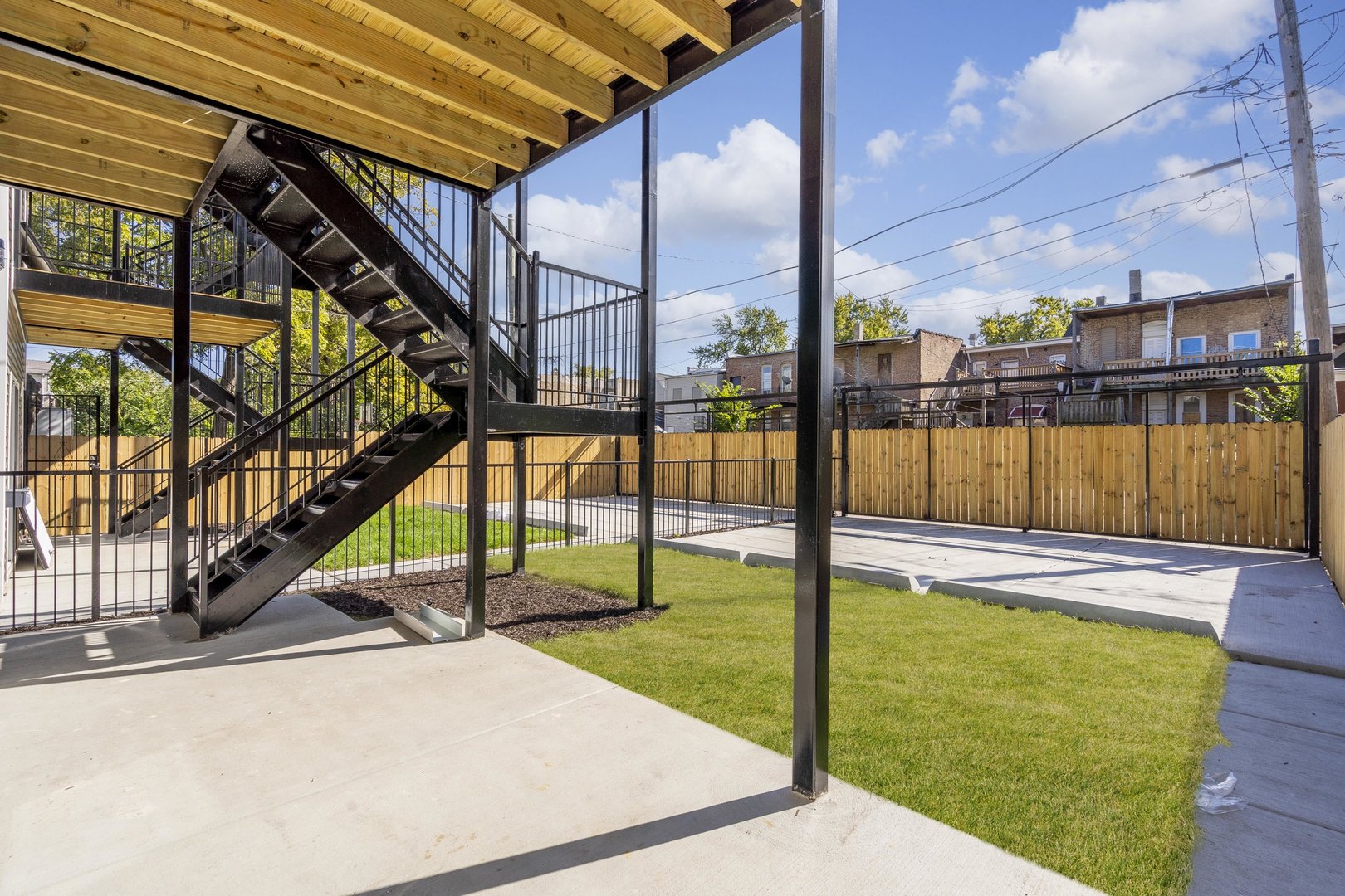 main property photo 28