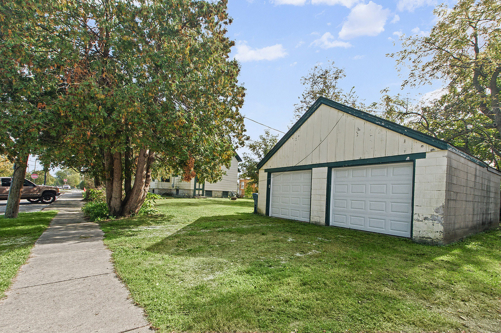 main property photo 28