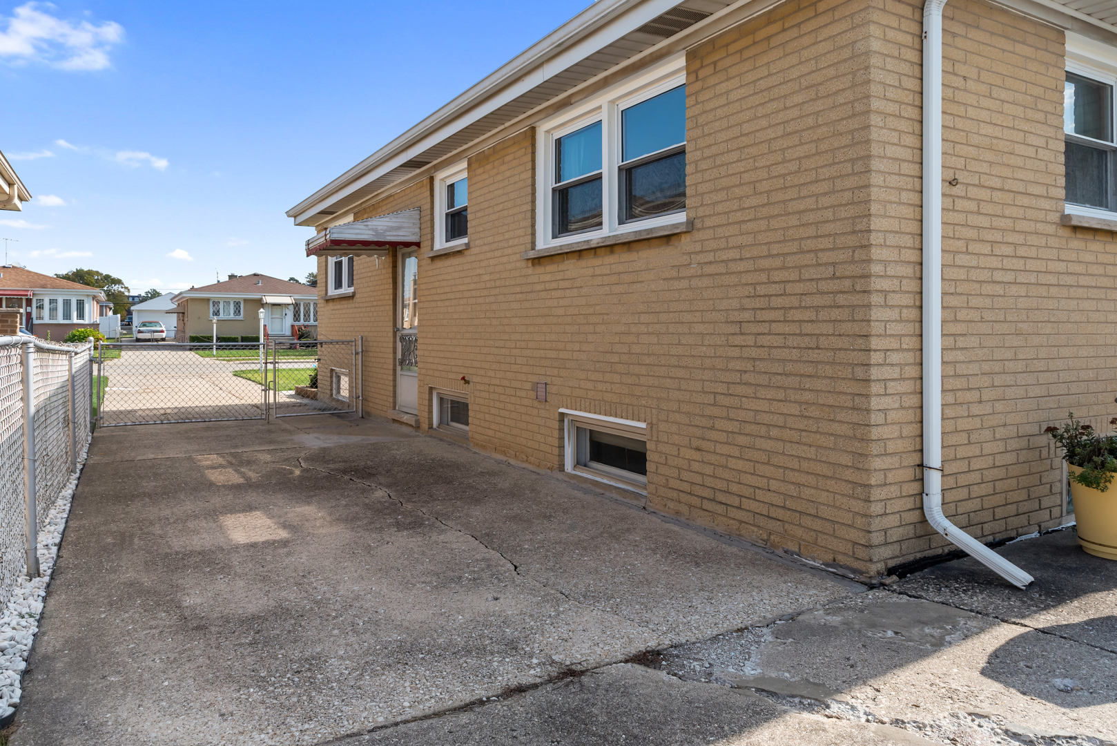 main property photo 33