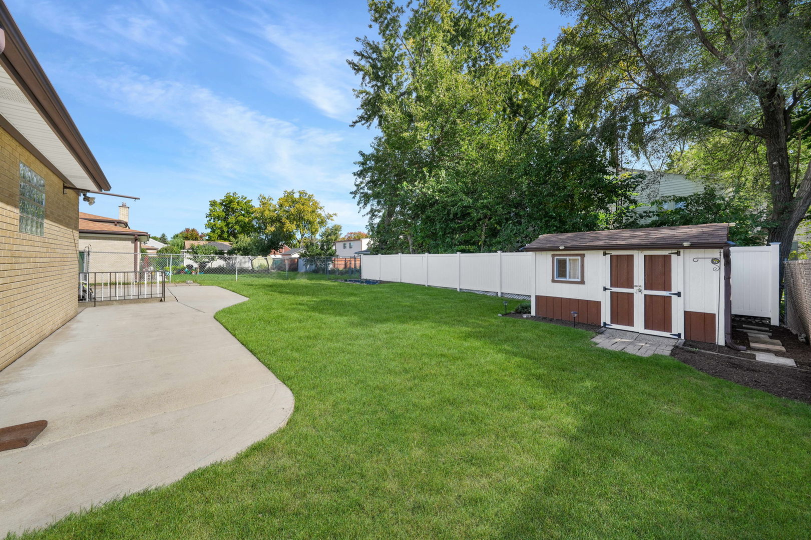 main property photo 23