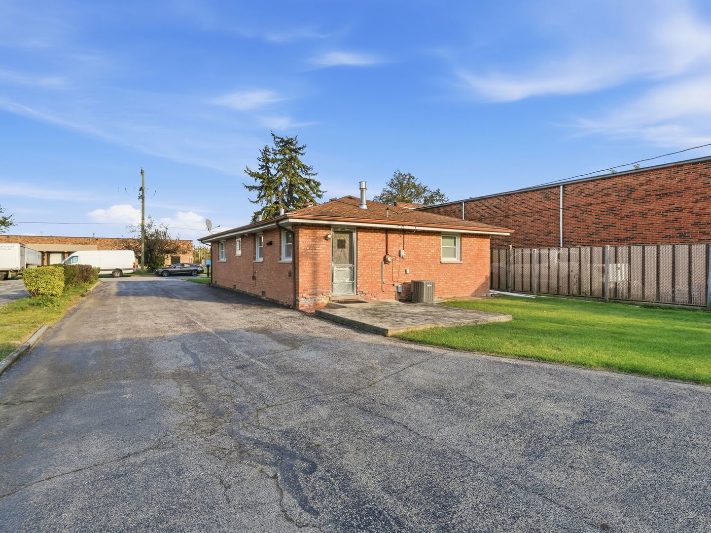 main property photo 16