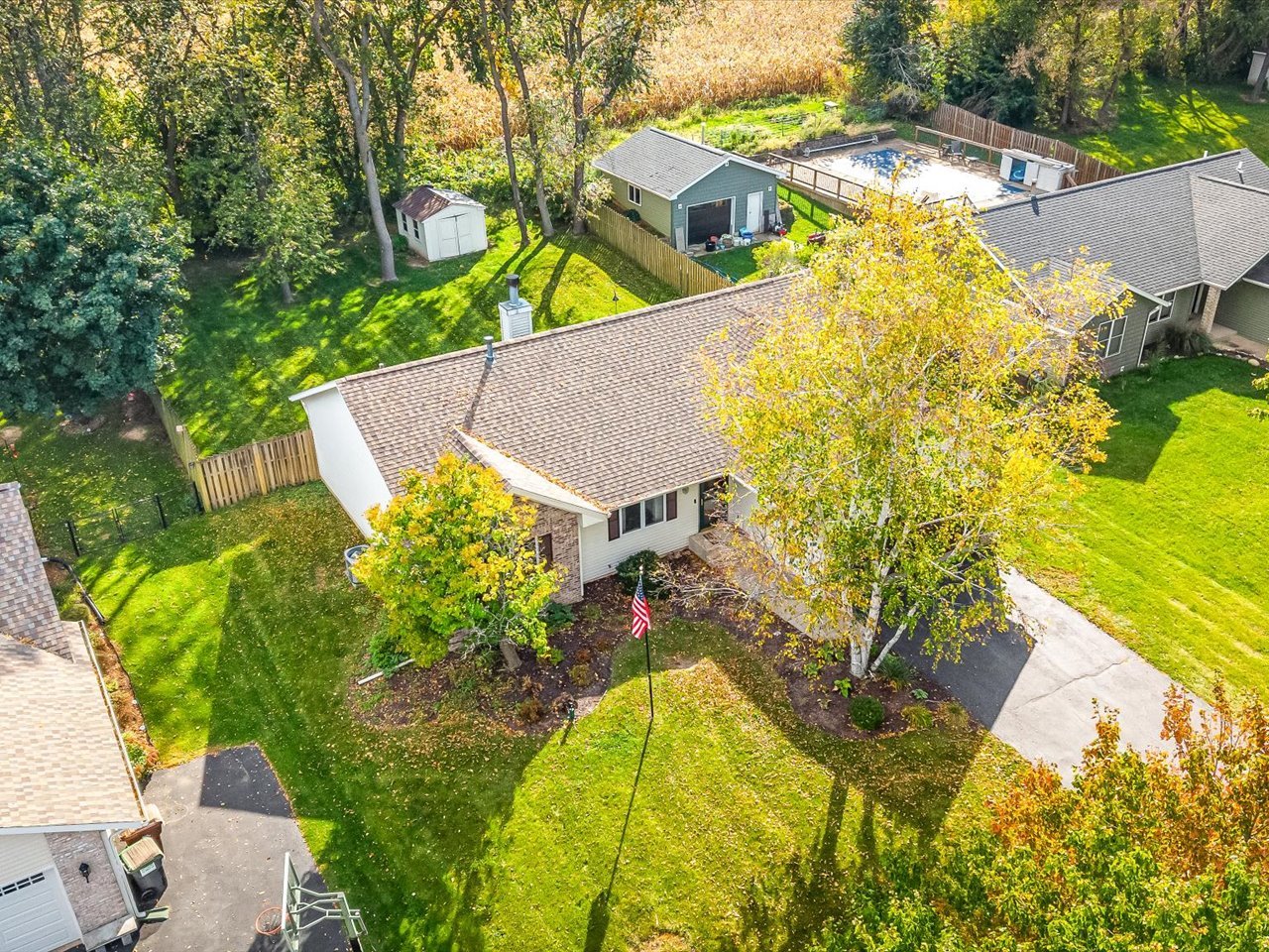 main property photo 33