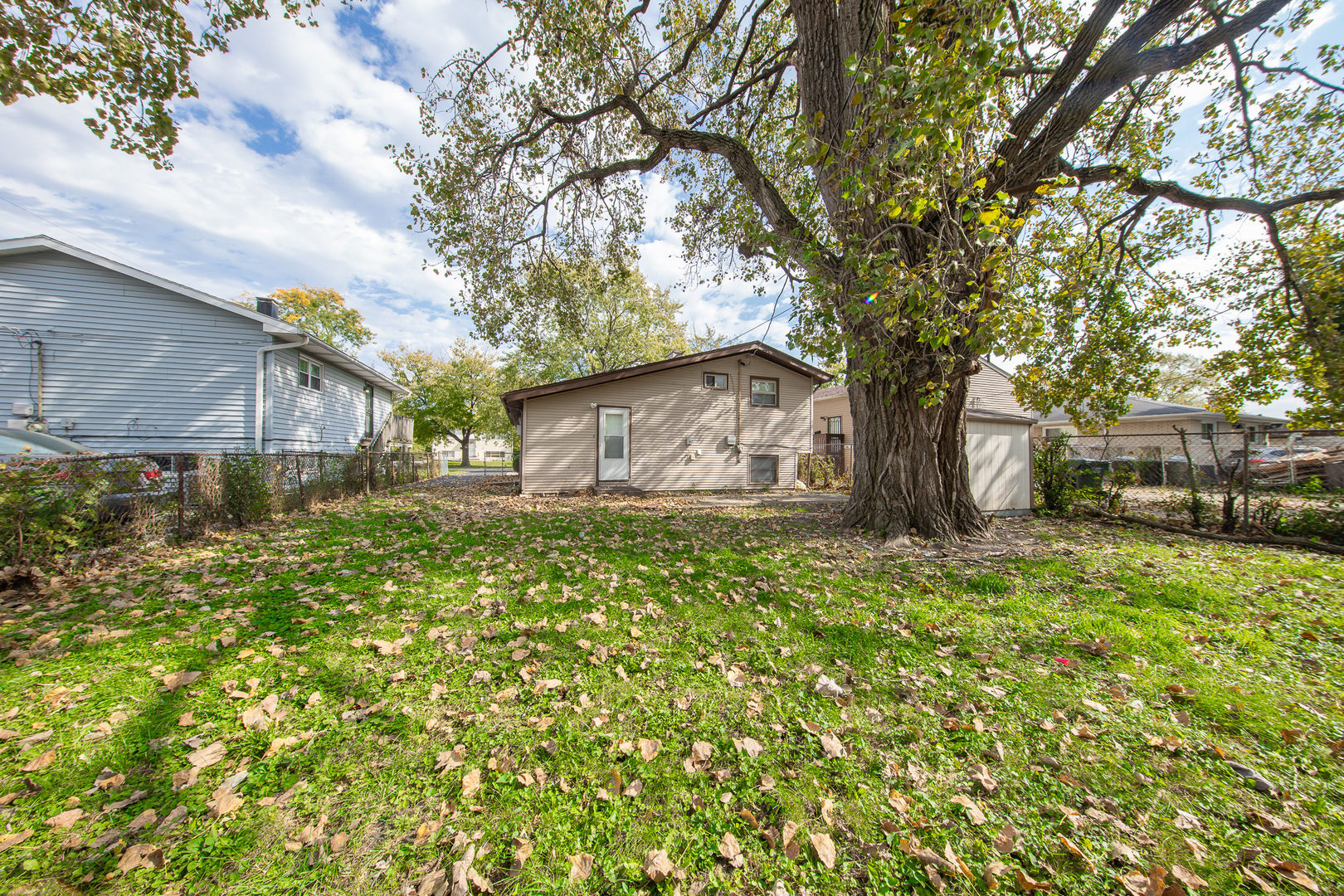 main property photo 13
