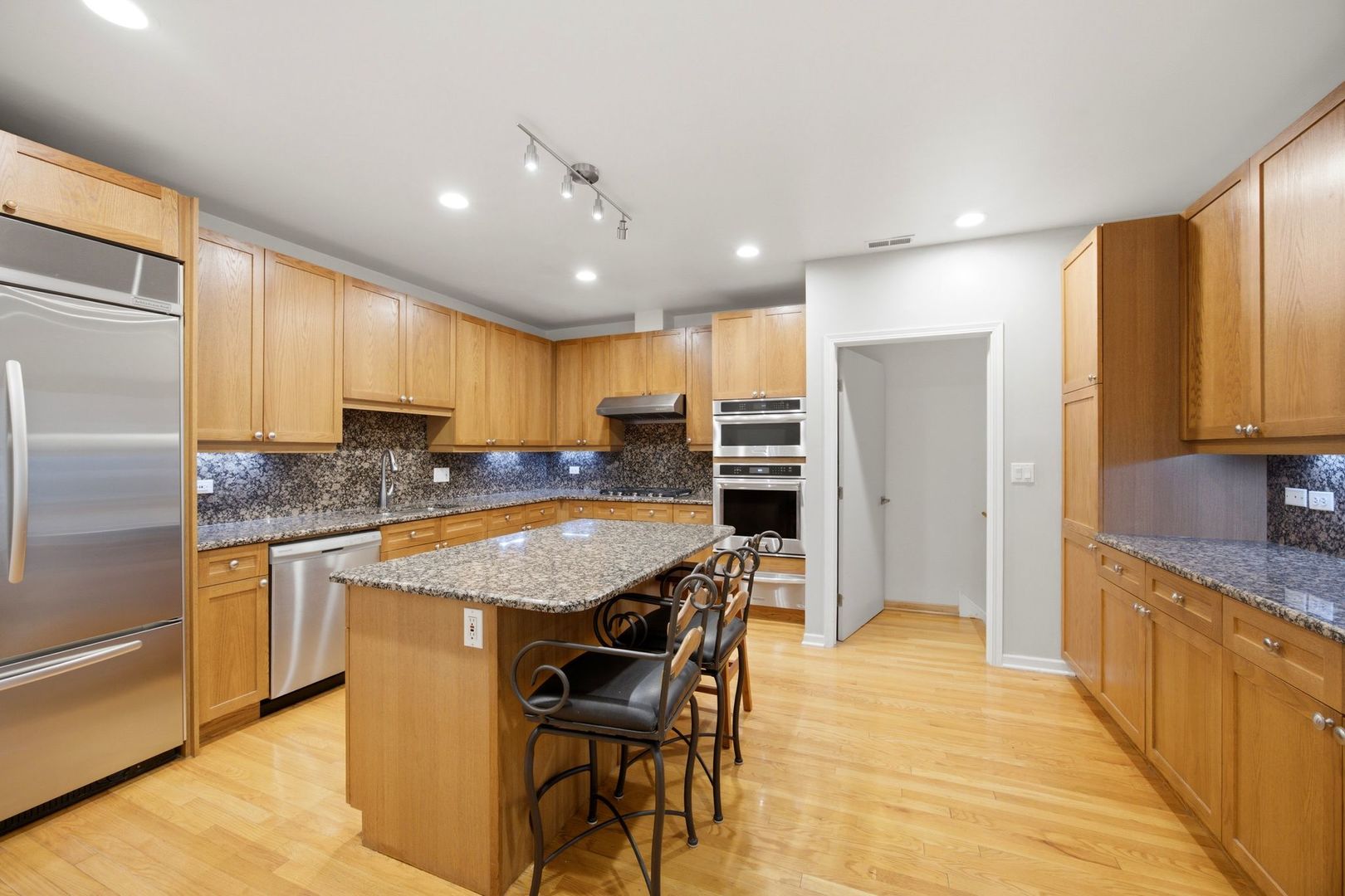 main property photo 20