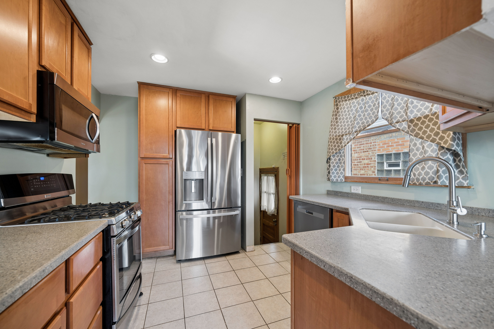 main property photo 7