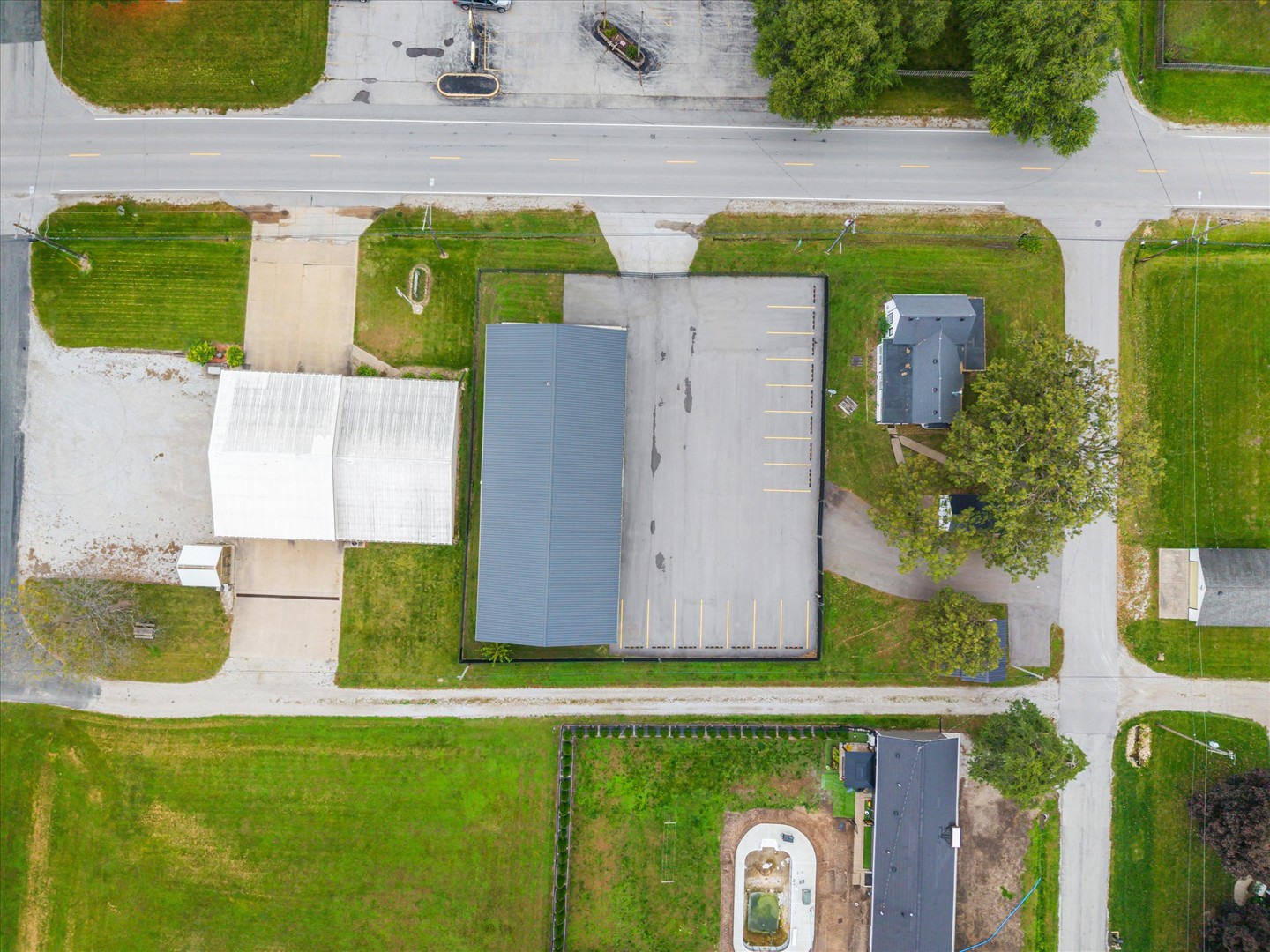 main property photo 33